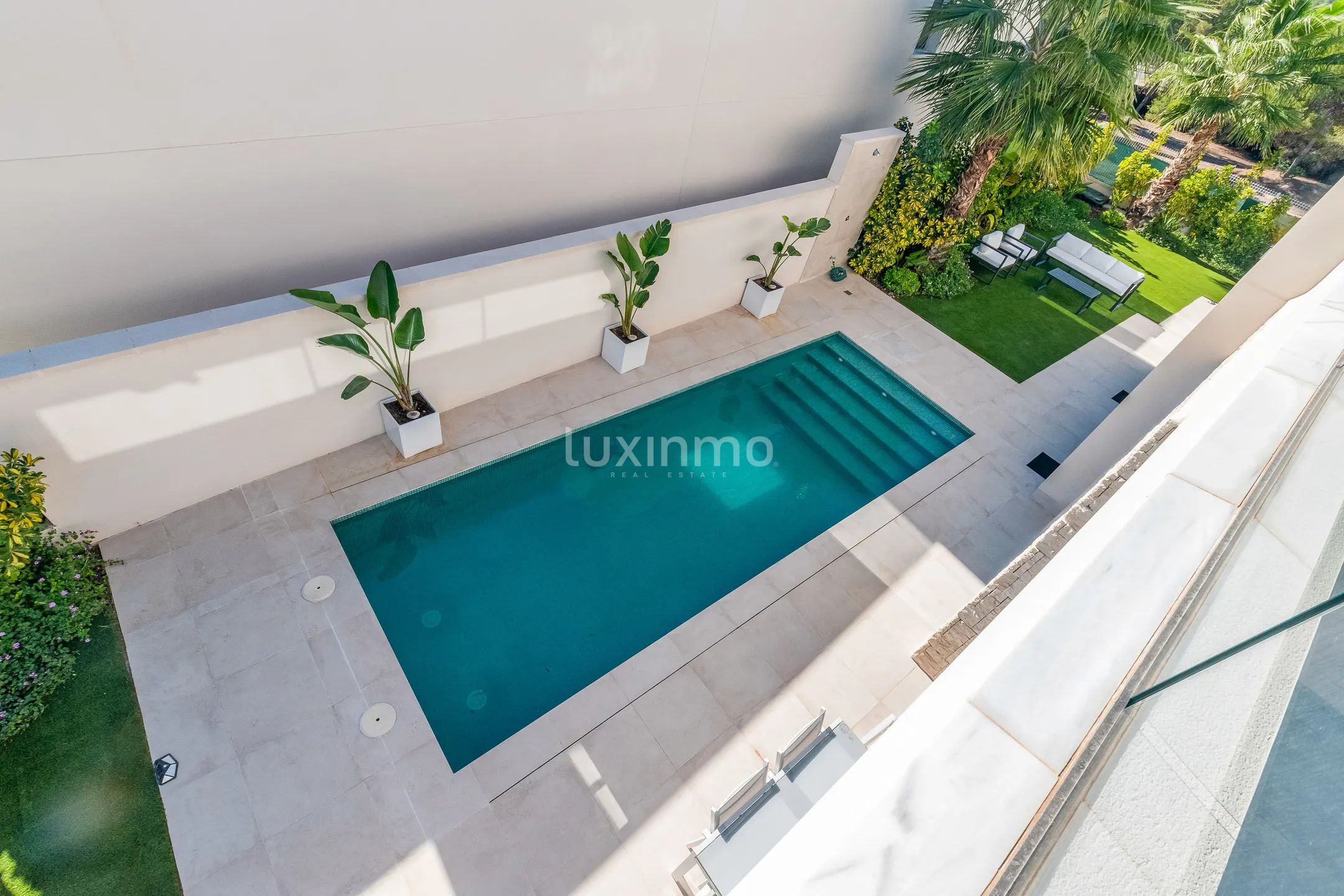 Villa with town and mountain views for rent in Finestrat — photo 20