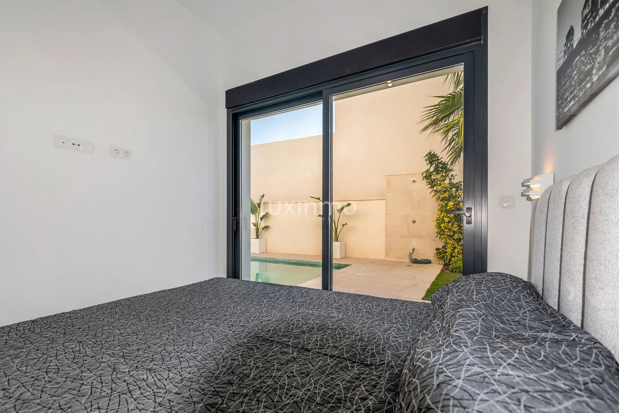 Villa with town and mountain views for rent in Finestrat — photo 10