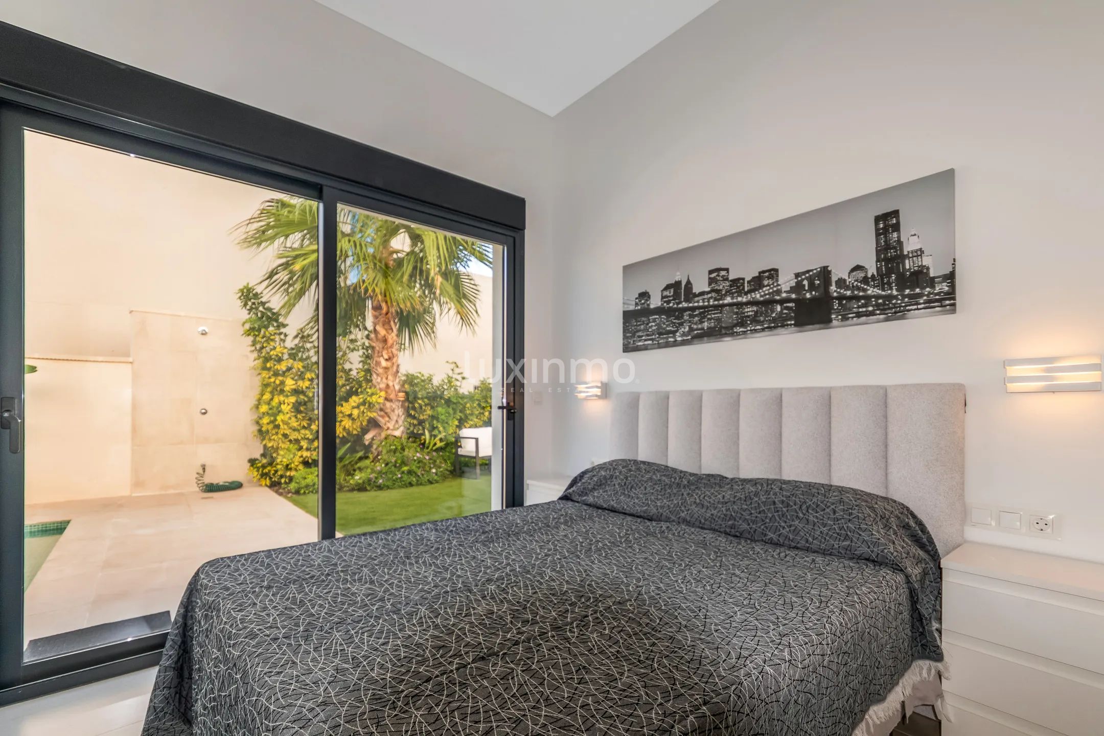 Villa with town and mountain views for rent in Finestrat — photo 9