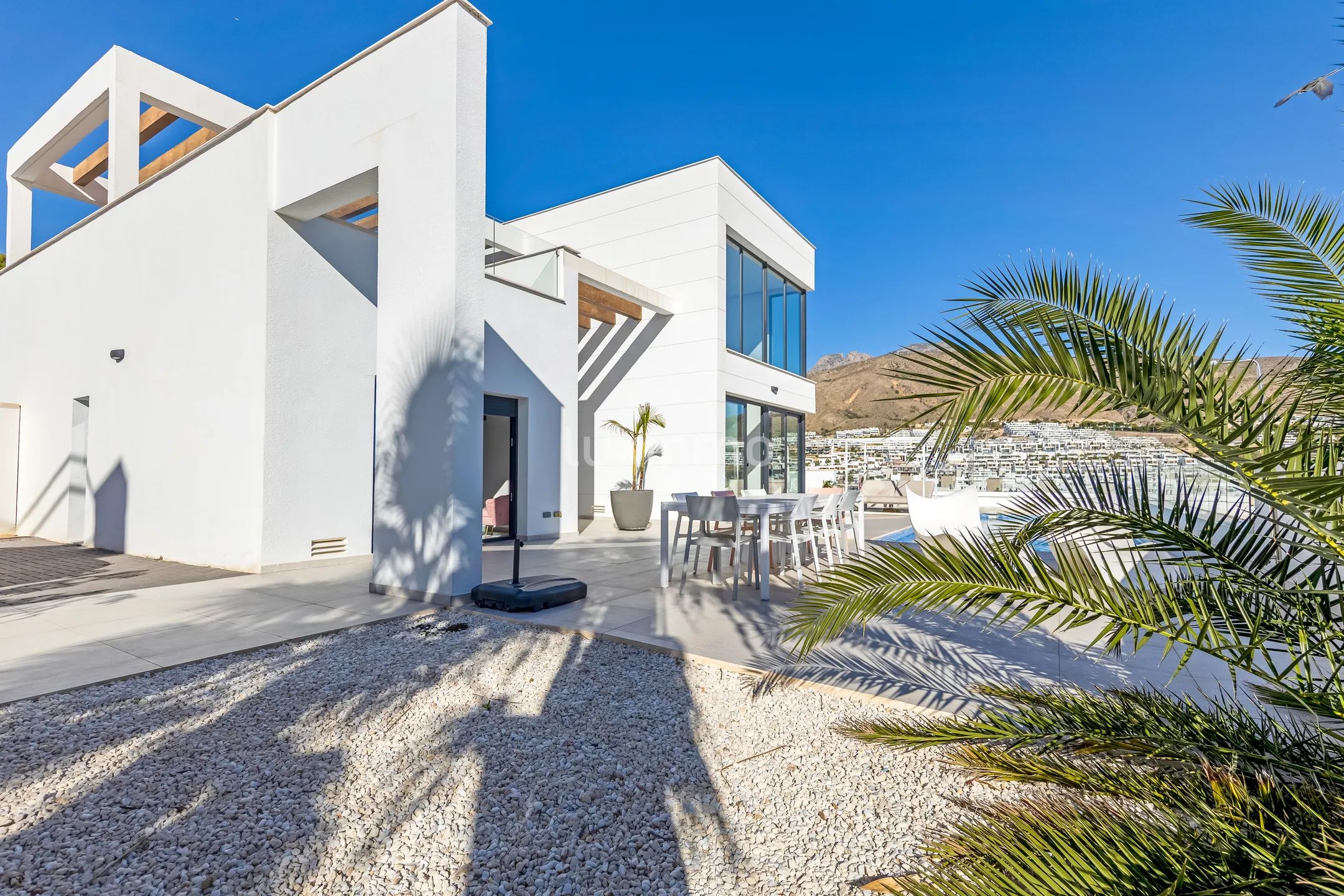 Luxury 3 bed villa with private pool and jacuzzi with sea views in Finestrat for rent — photo 5