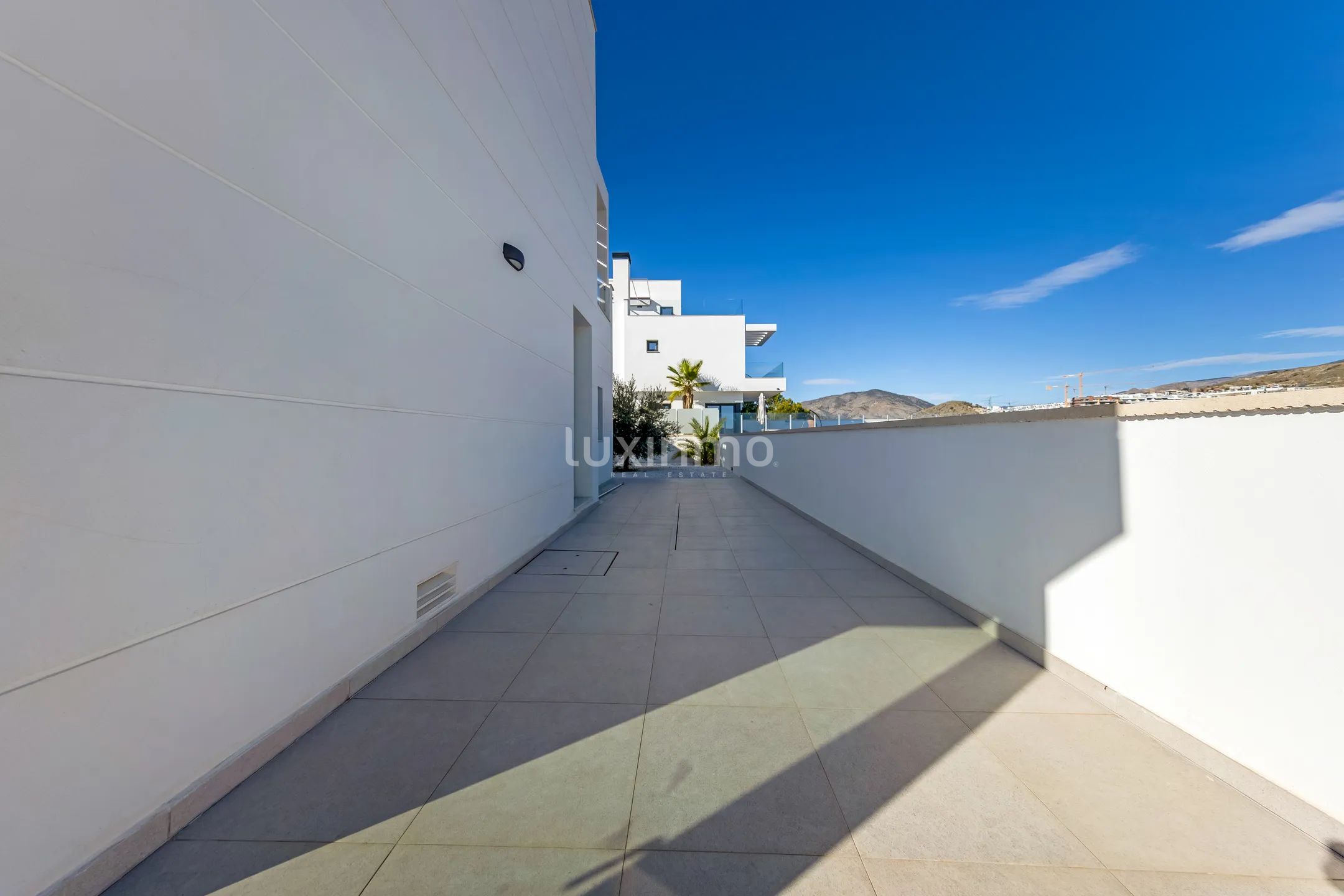 Luxury 3 bed villa with private pool and jacuzzi with sea views in Finestrat for rent — photo 11