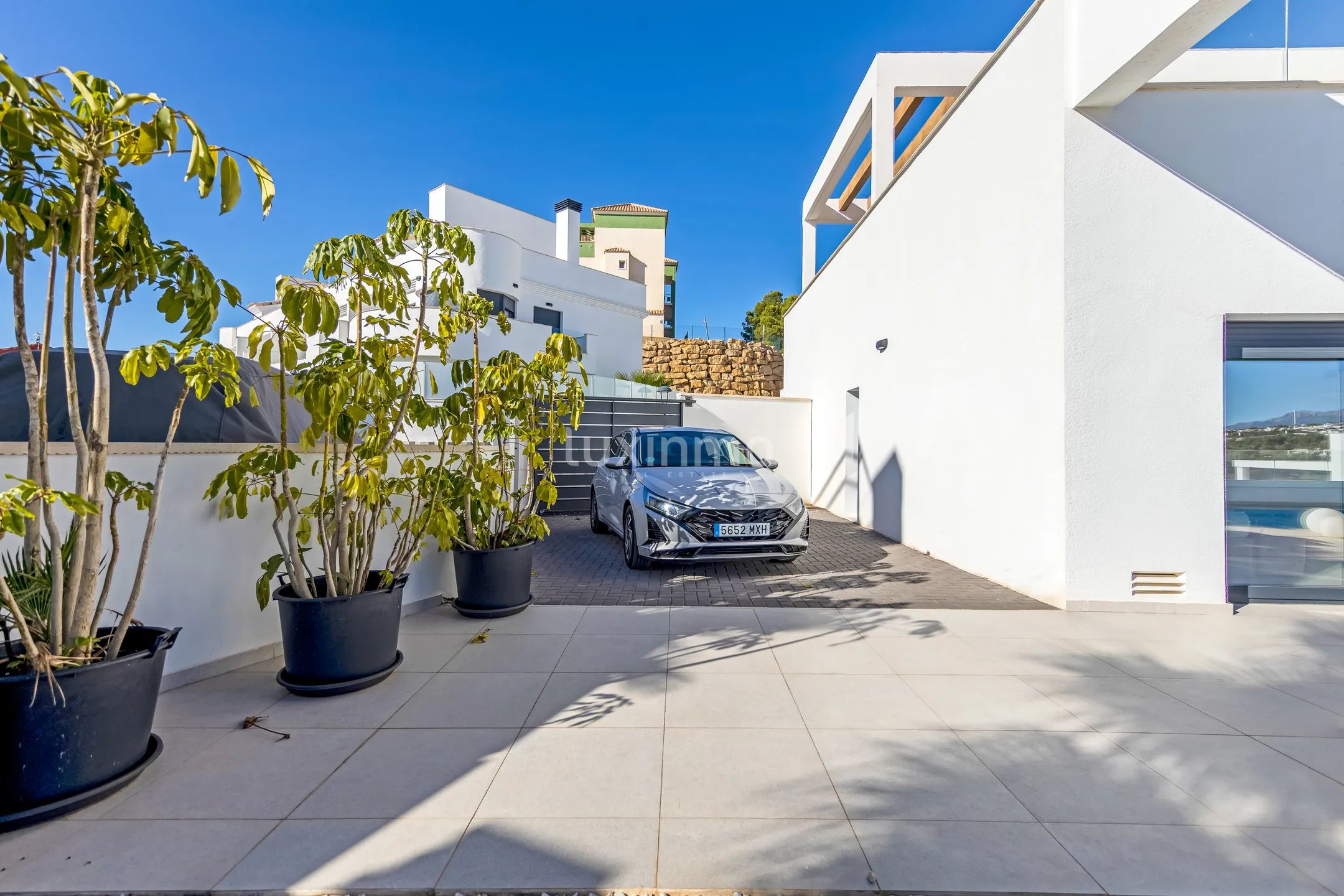 Luxury 3 bed villa with private pool and jacuzzi with sea views in Finestrat for rent — photo 10