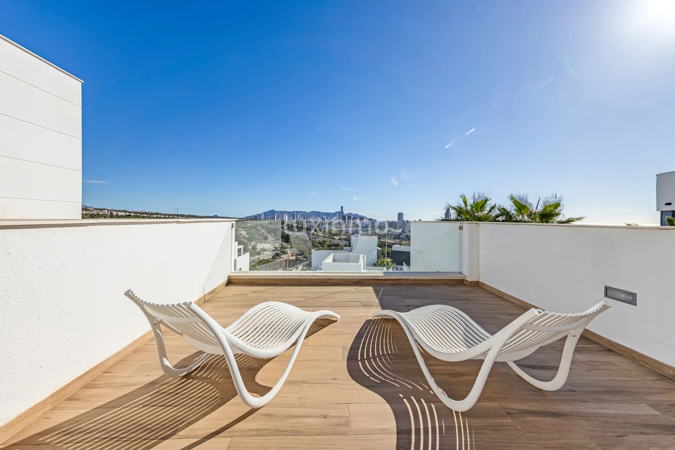 Luxury 3 bed villa with private pool and jacuzzi with sea views in Finestrat for rent — photo 32