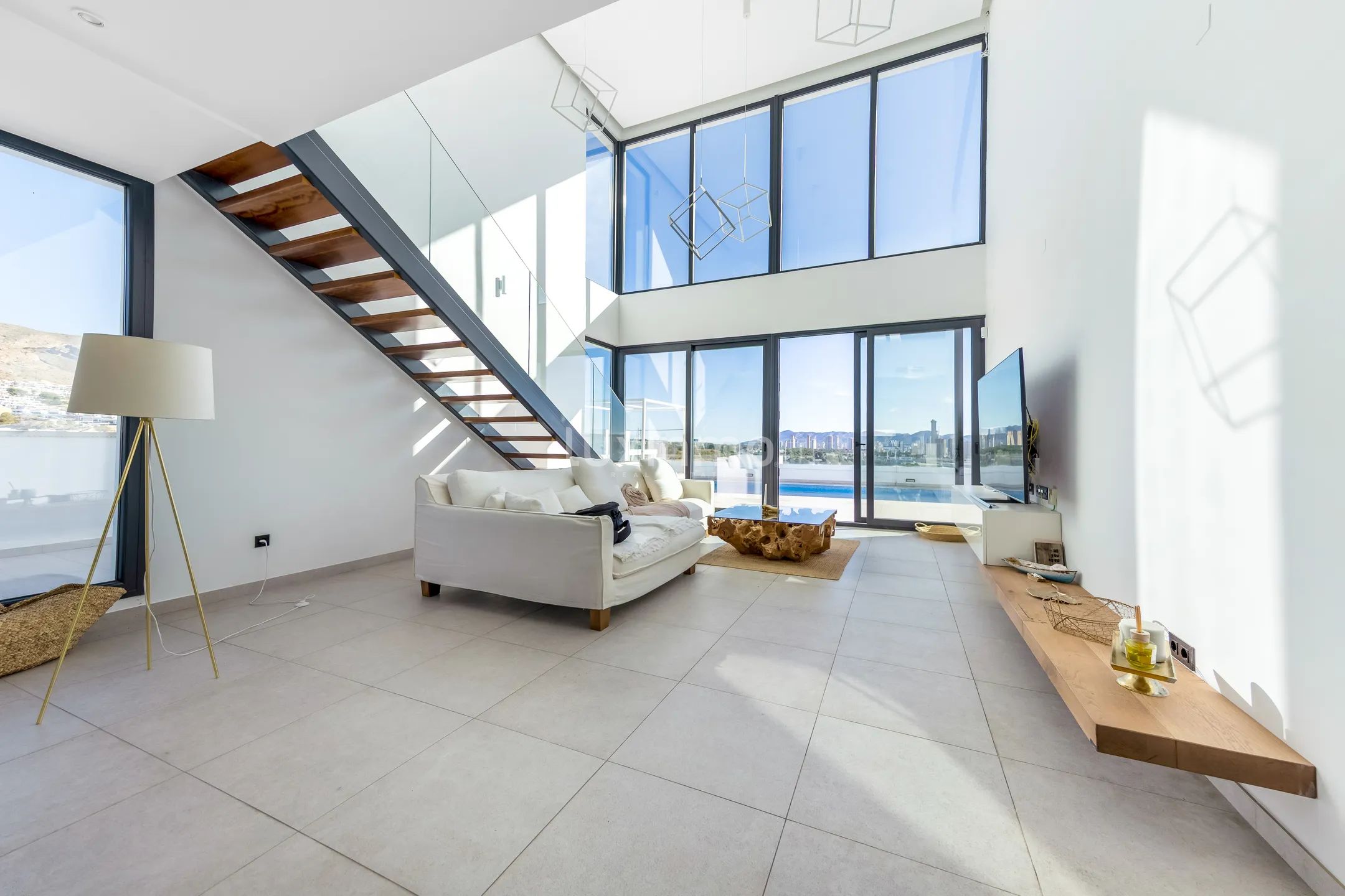 Luxury 3 bed villa with private pool and jacuzzi with sea views in Finestrat for rent — photo 15