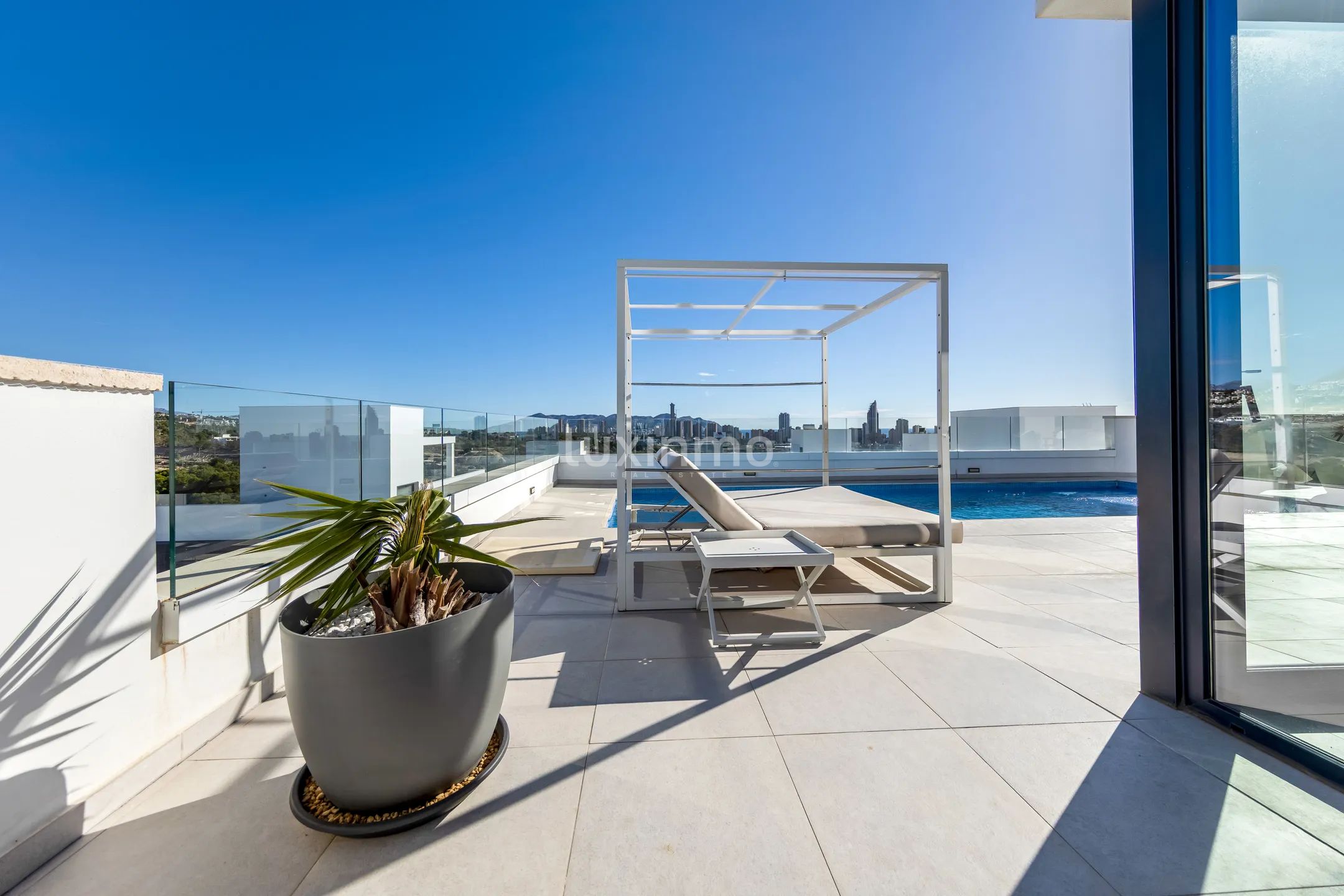 Luxe 3 slaapkamer villa met privé zwembad en jacuzzi met zeezicht in Finestrat te huur — photo 8