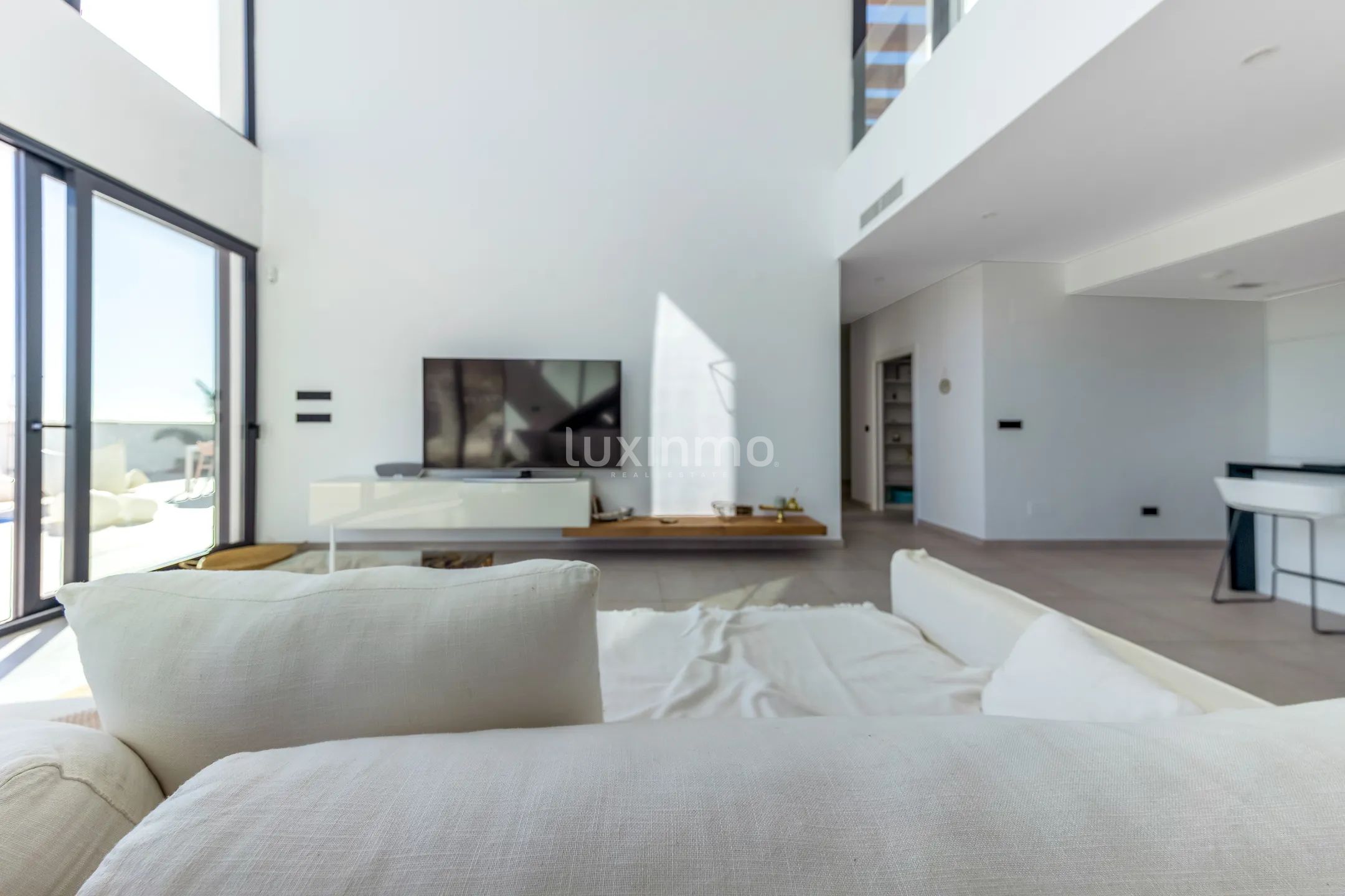 Luxury 3 bed villa with private pool and jacuzzi with sea views in Finestrat for rent — photo 17