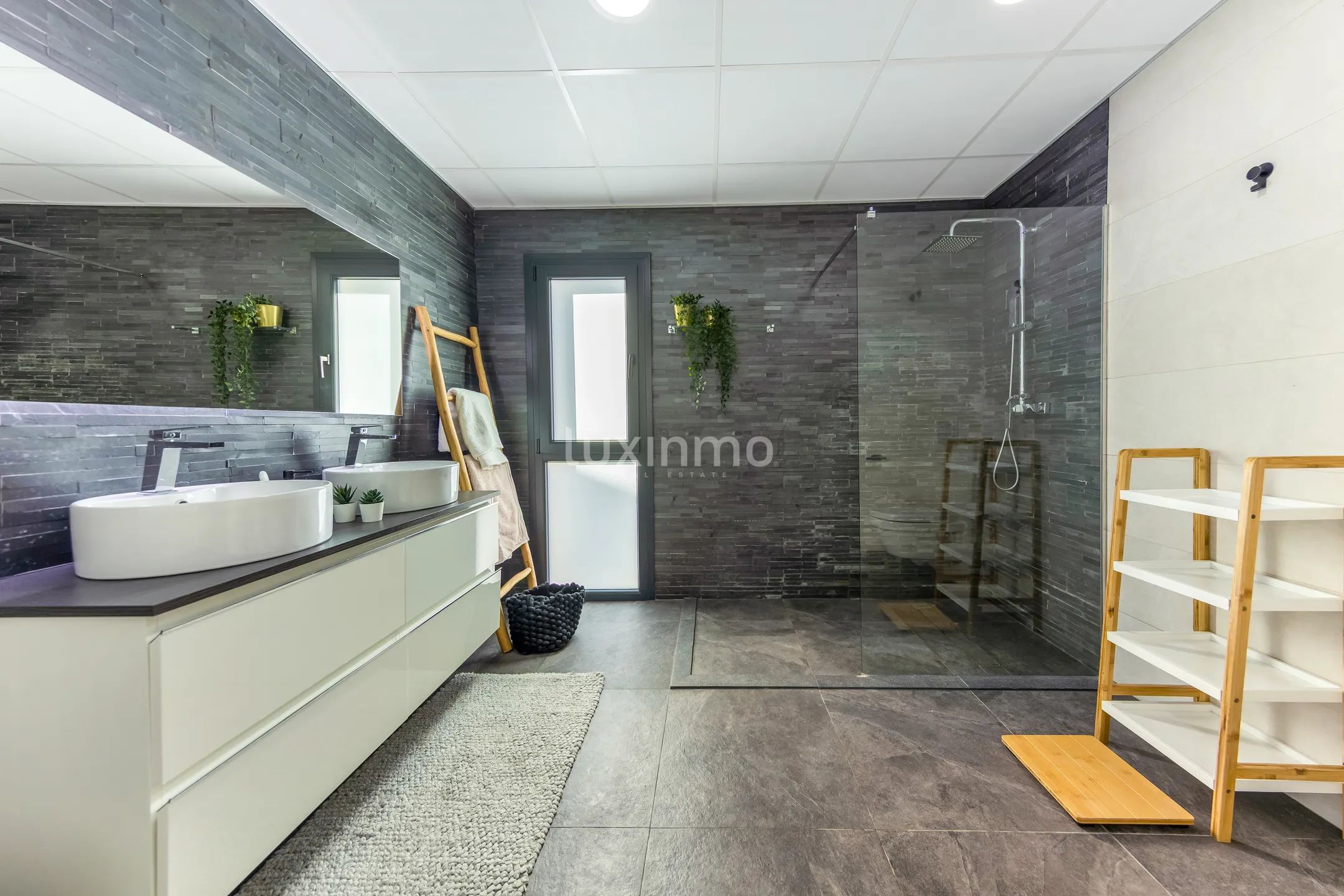 Luxury 3 bed villa with private pool and jacuzzi with sea views in Finestrat for rent — photo 23