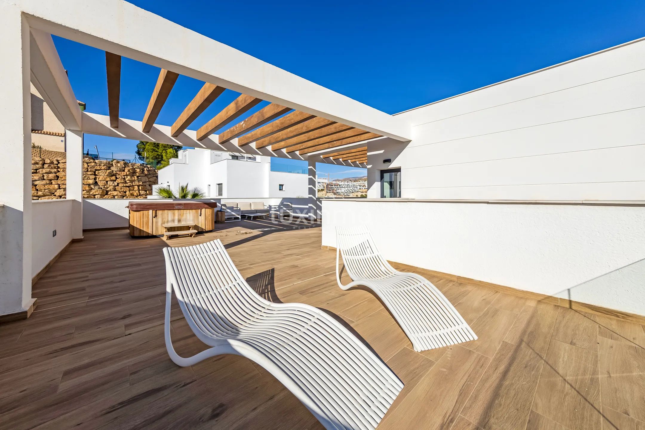 Luxe 3 slaapkamer villa met privé zwembad en jacuzzi met zeezicht in Finestrat te huur — photo 28