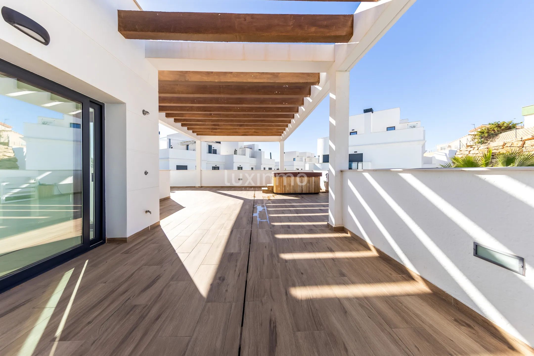 Luxury 3 bed villa with private pool and jacuzzi with sea views in Finestrat for rent — photo 30