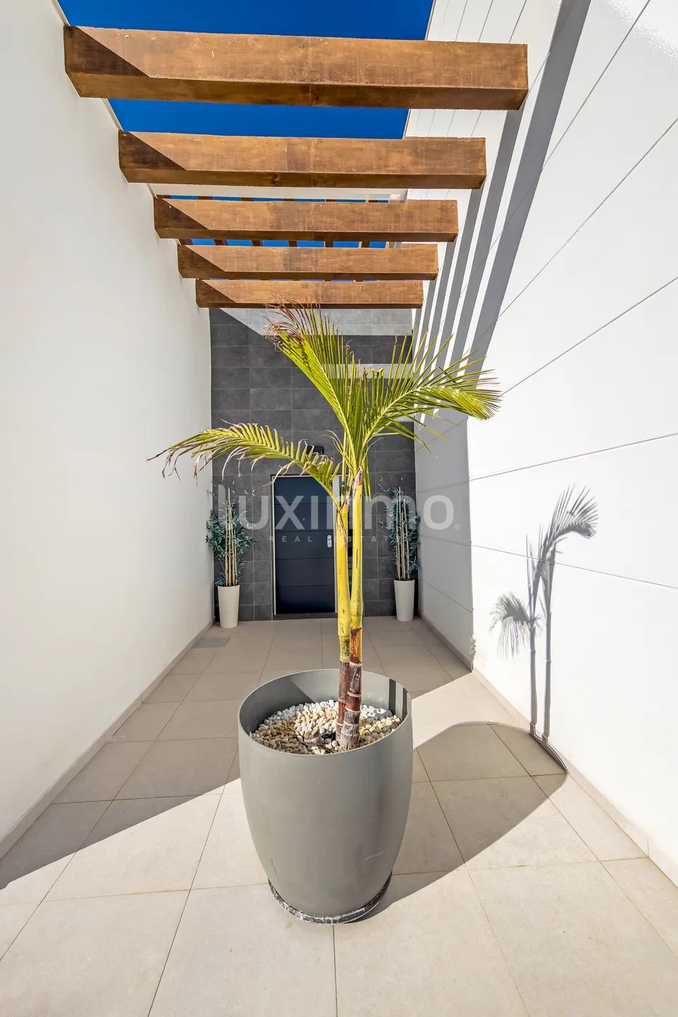 Luxury 3 bed villa with private pool and jacuzzi with sea views in Finestrat for rent — photo 12