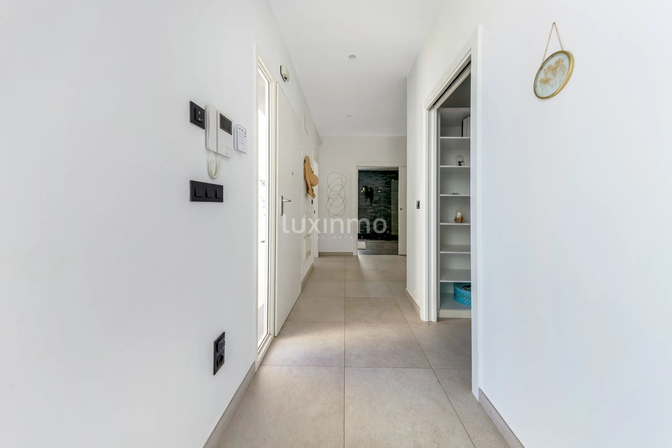 Luxury 3 bed villa with private pool and jacuzzi with sea views in Finestrat for rent — photo 14