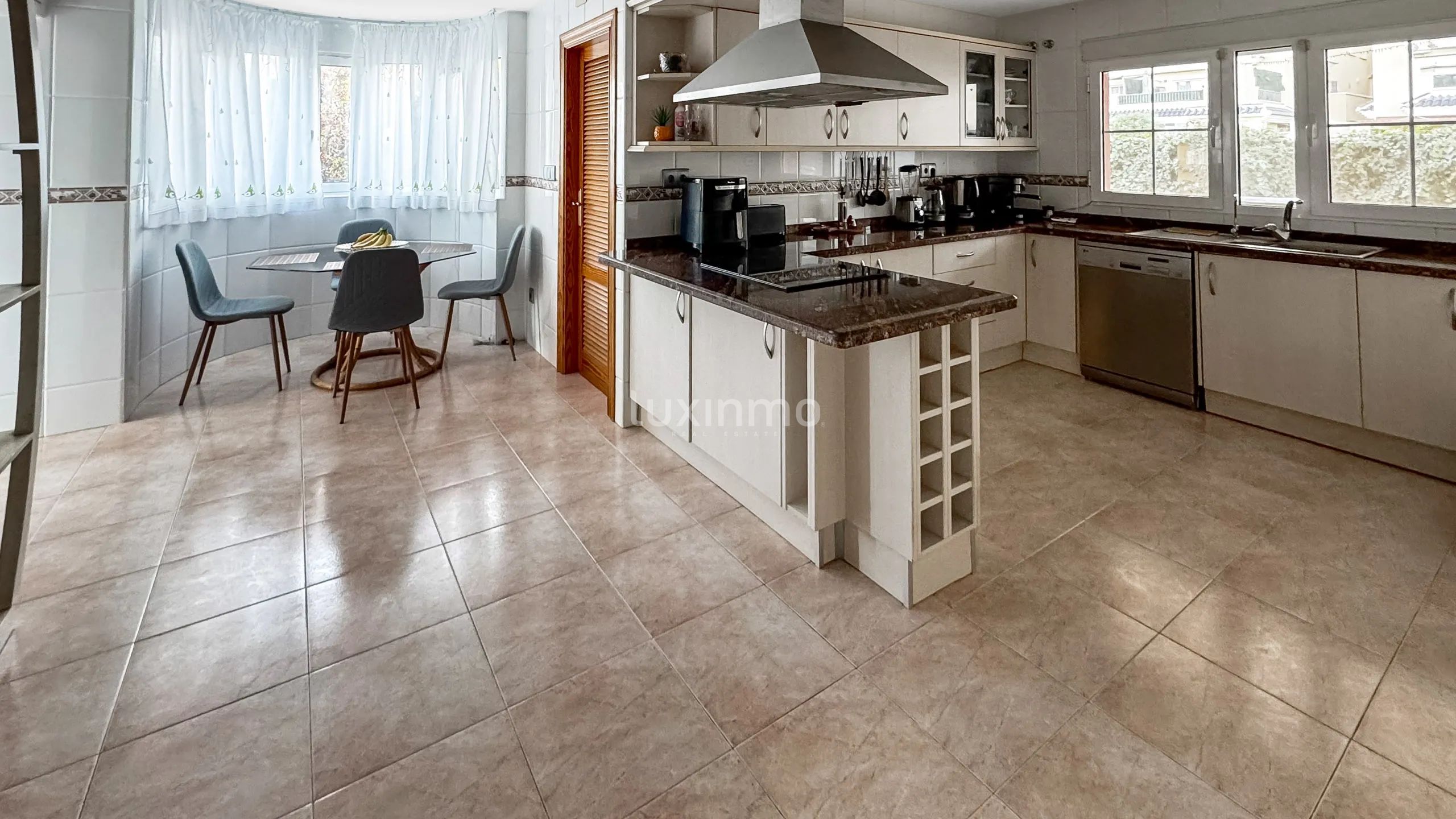 Stunning 5-Bedroom Modern Detached House with Sea Views in Mutxamel — photo 13