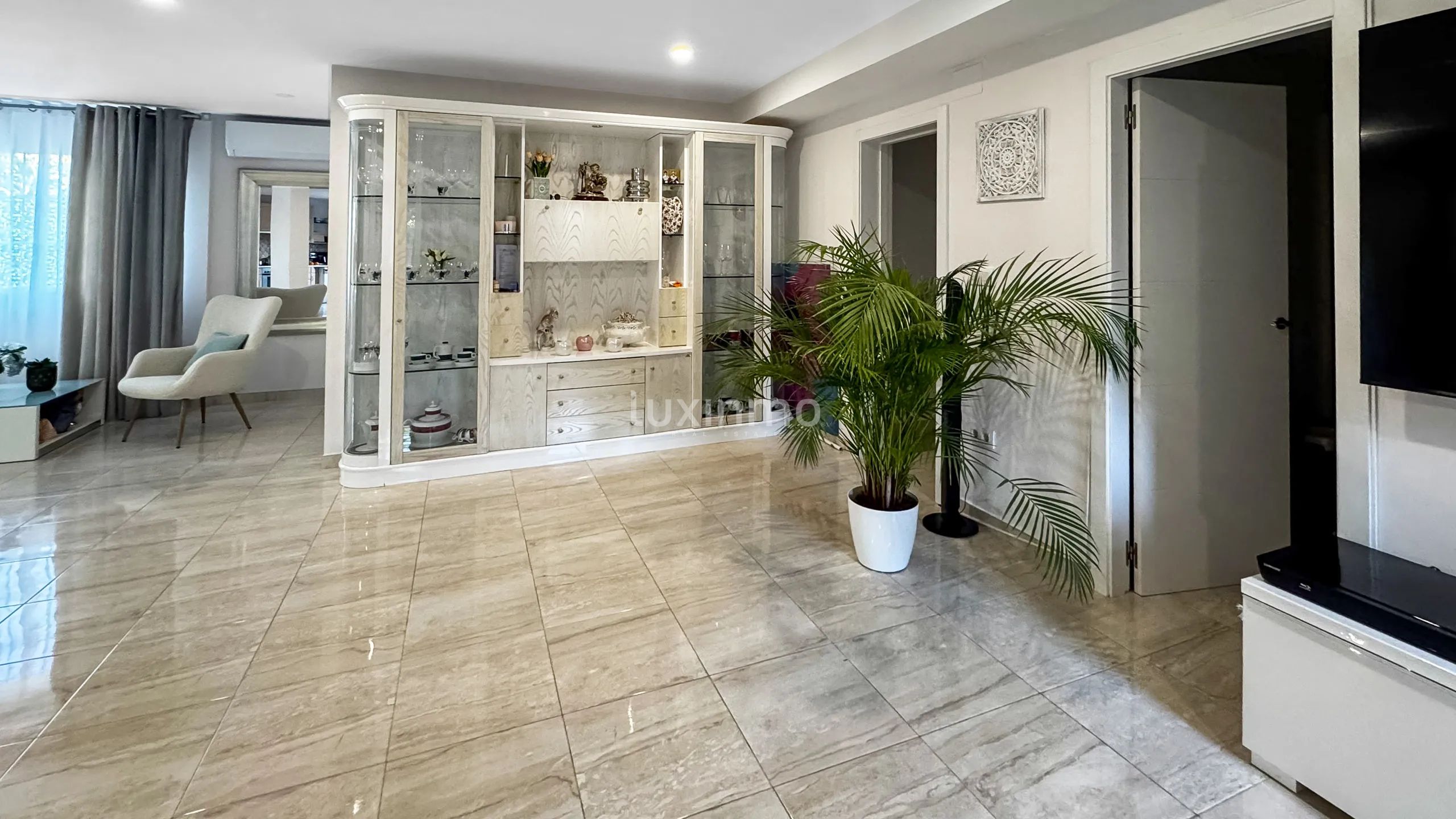 Stunning 5-Bedroom Modern Detached House with Sea Views in Mutxamel — photo 10