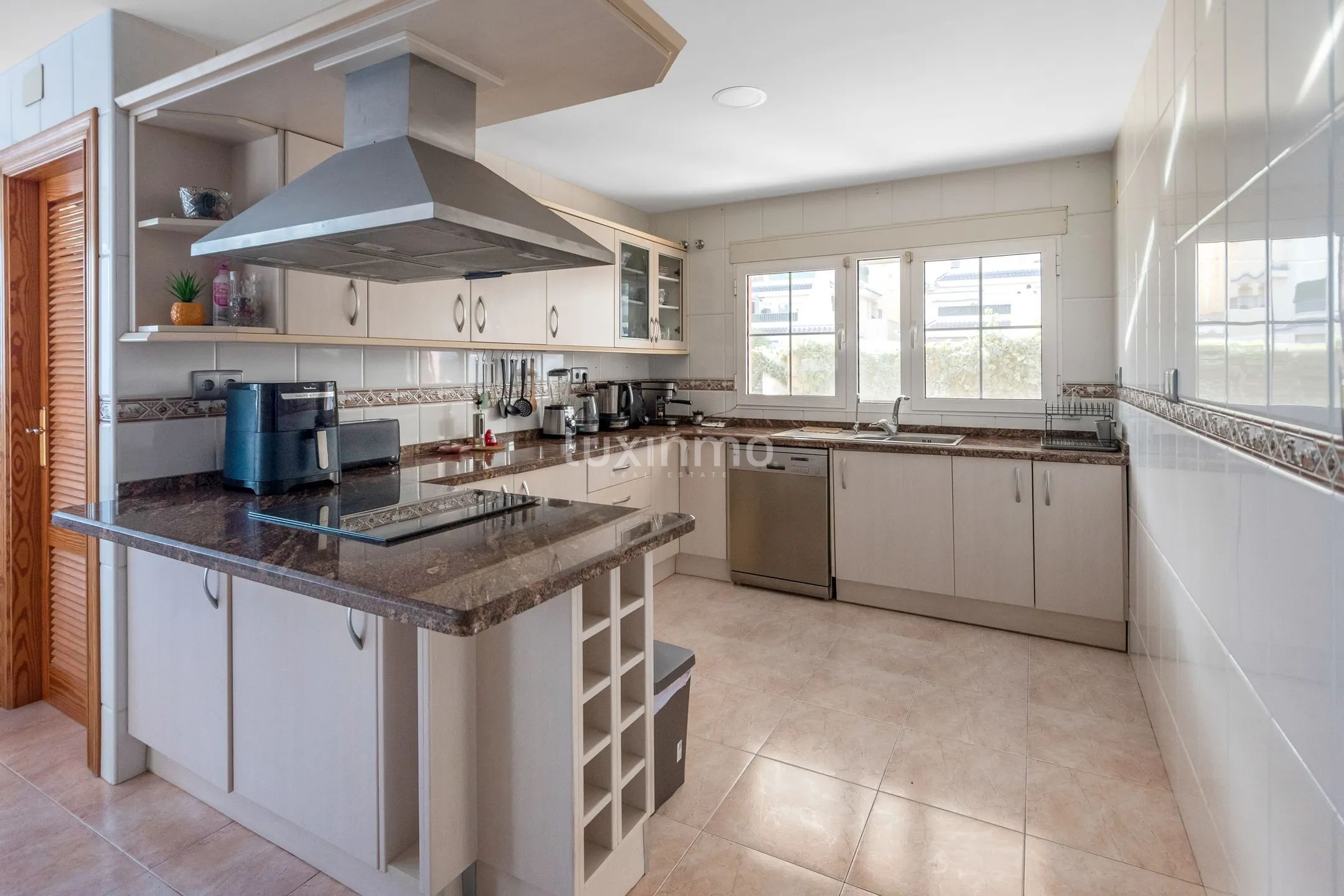 Stunning 5-Bedroom Modern Detached House with Sea Views in Mutxamel — photo 38