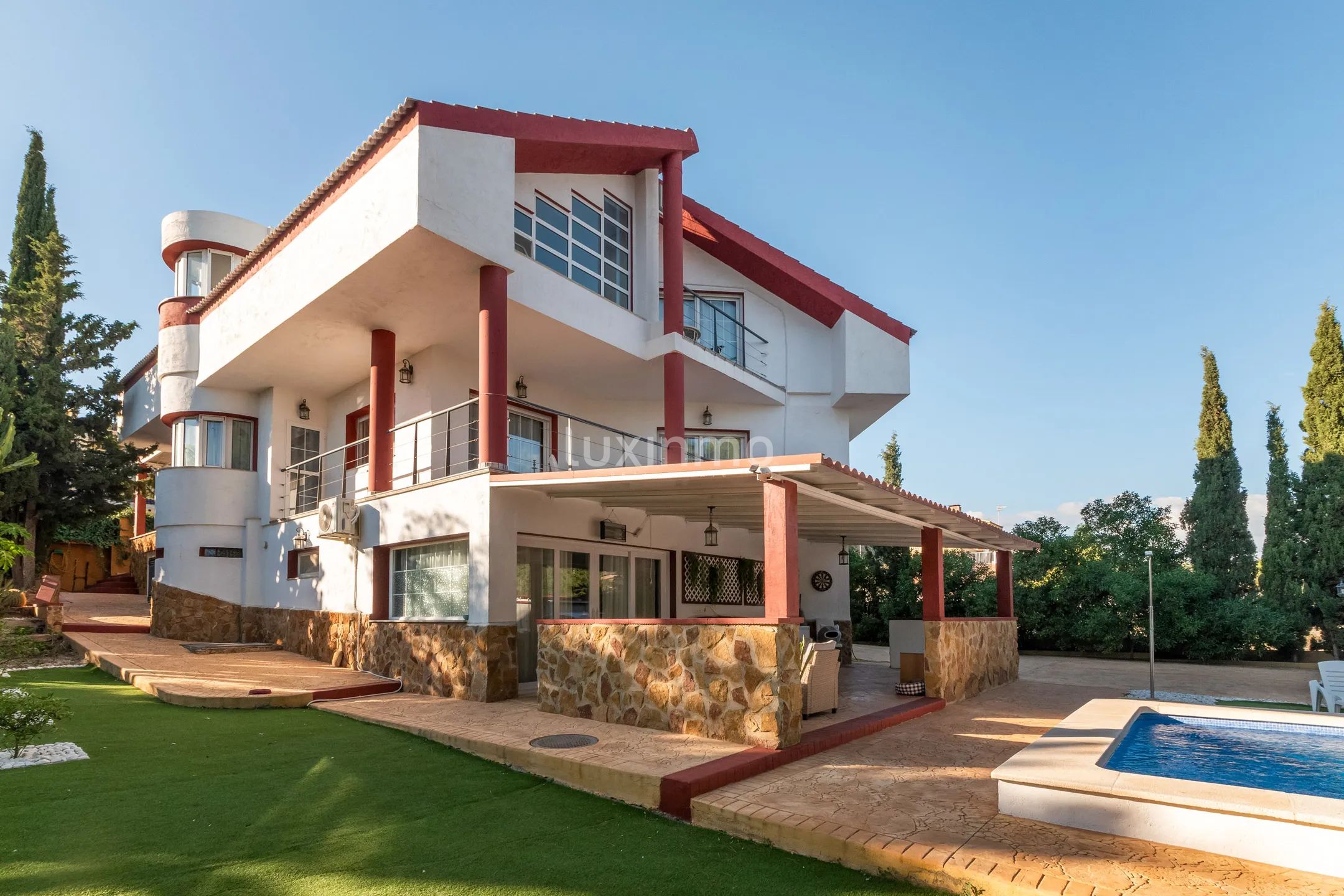 Oszałamiający nowoczesny dom wolnostojący z 5 sypialniami i widokiem na morze w Mutxamel