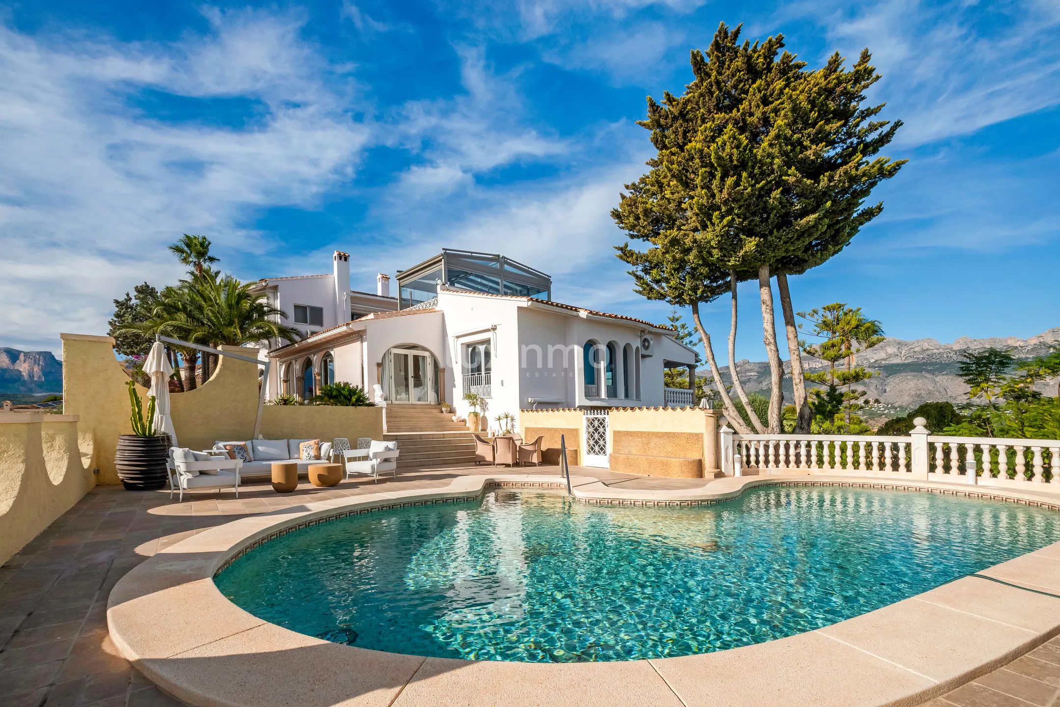 Majestic villa with sea views for sale in Altea — photo 3