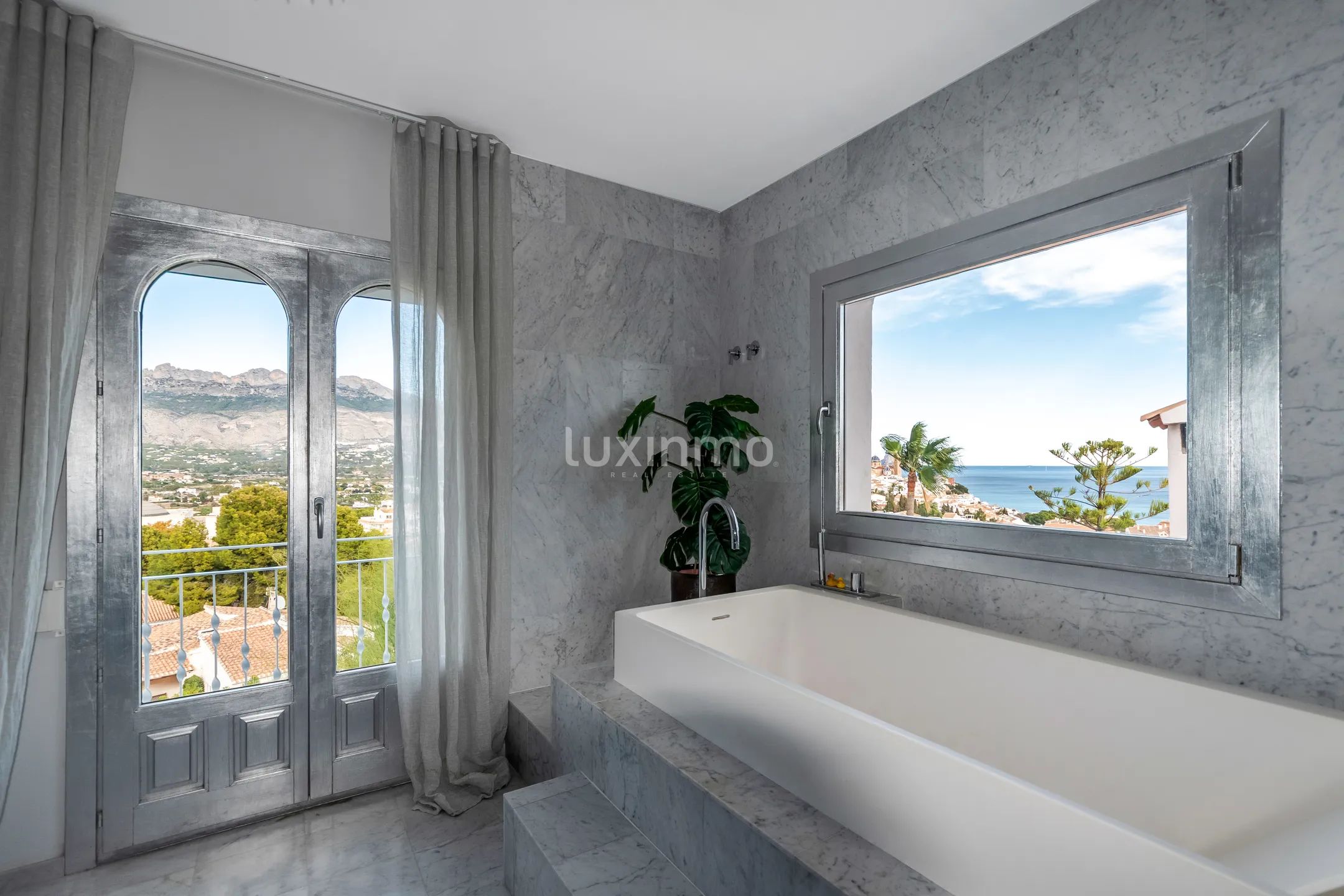 Majestic villa with sea views for sale in Altea — photo 25