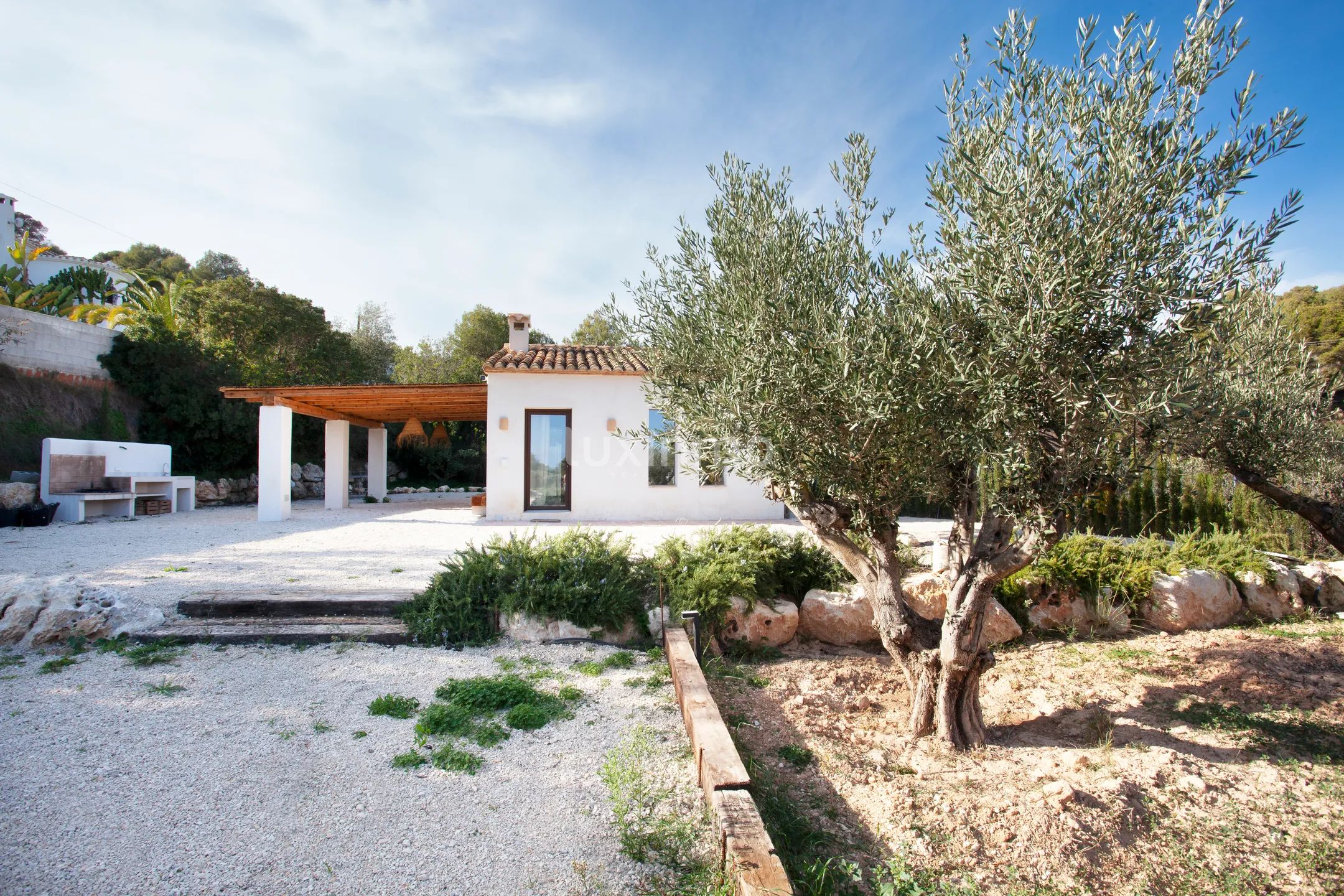 Encantadora casa independiente con vistas panorámicas en alquiler en Benissa La Fustera — photo 1