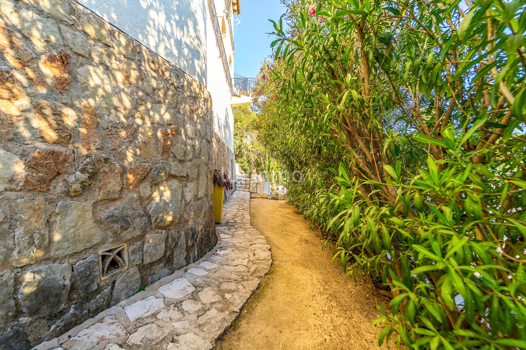 Mediterranean villa with sea views and sunny south-facing orientation in Benissa — photo 23