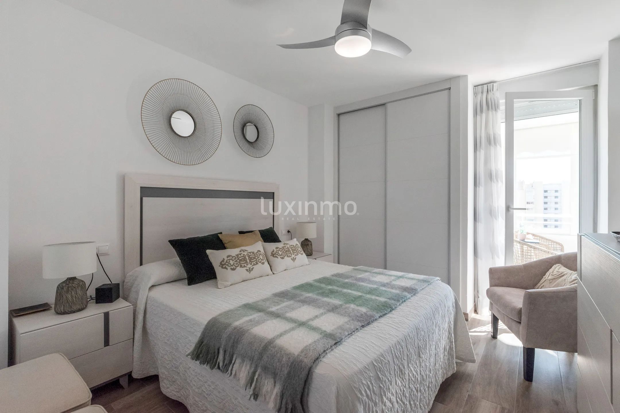 Prachtig gerenoveerd appartement met uitzicht op zee in Playa Poniente — photo 18