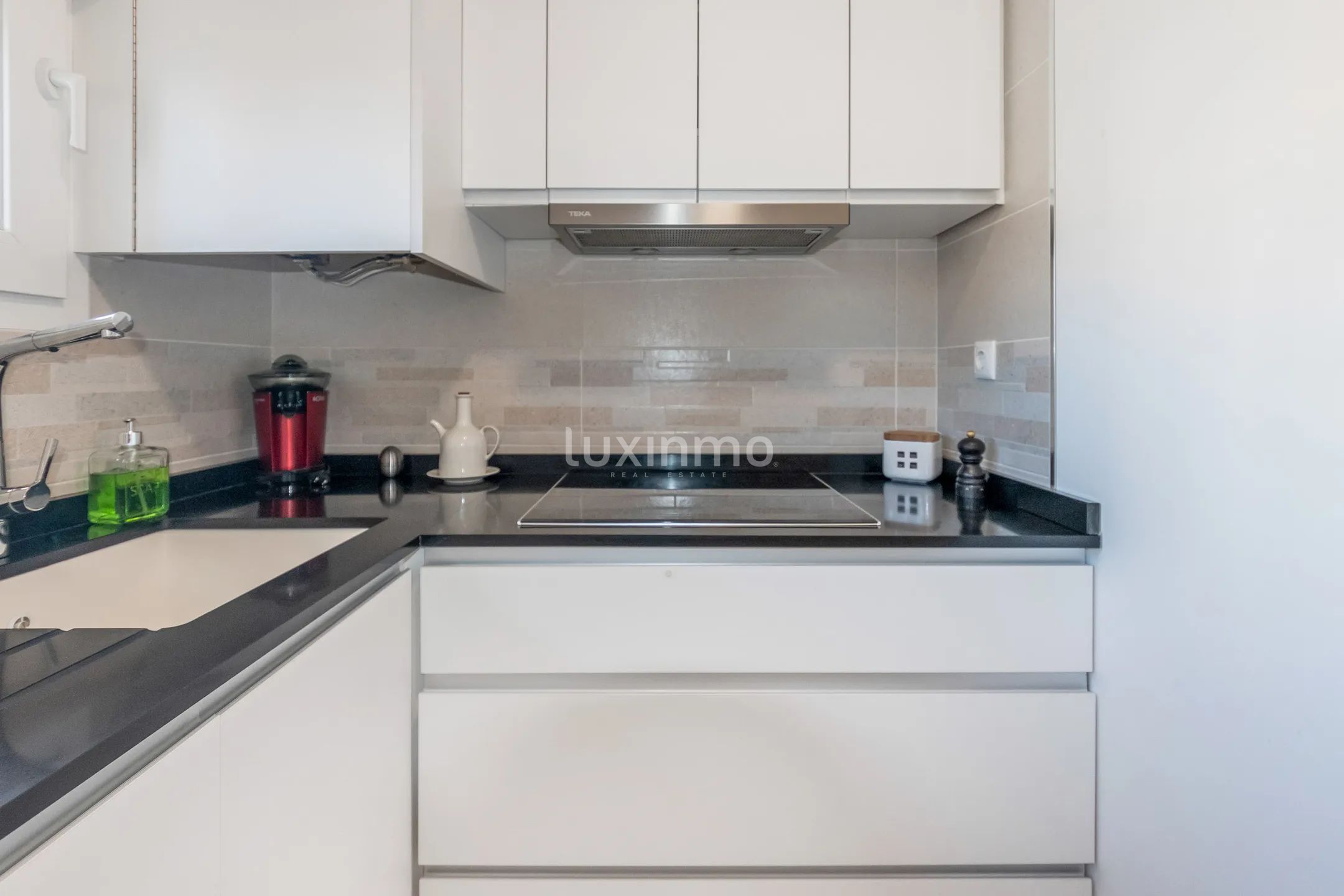 Prachtig gerenoveerd appartement met uitzicht op zee in Playa Poniente — photo 13