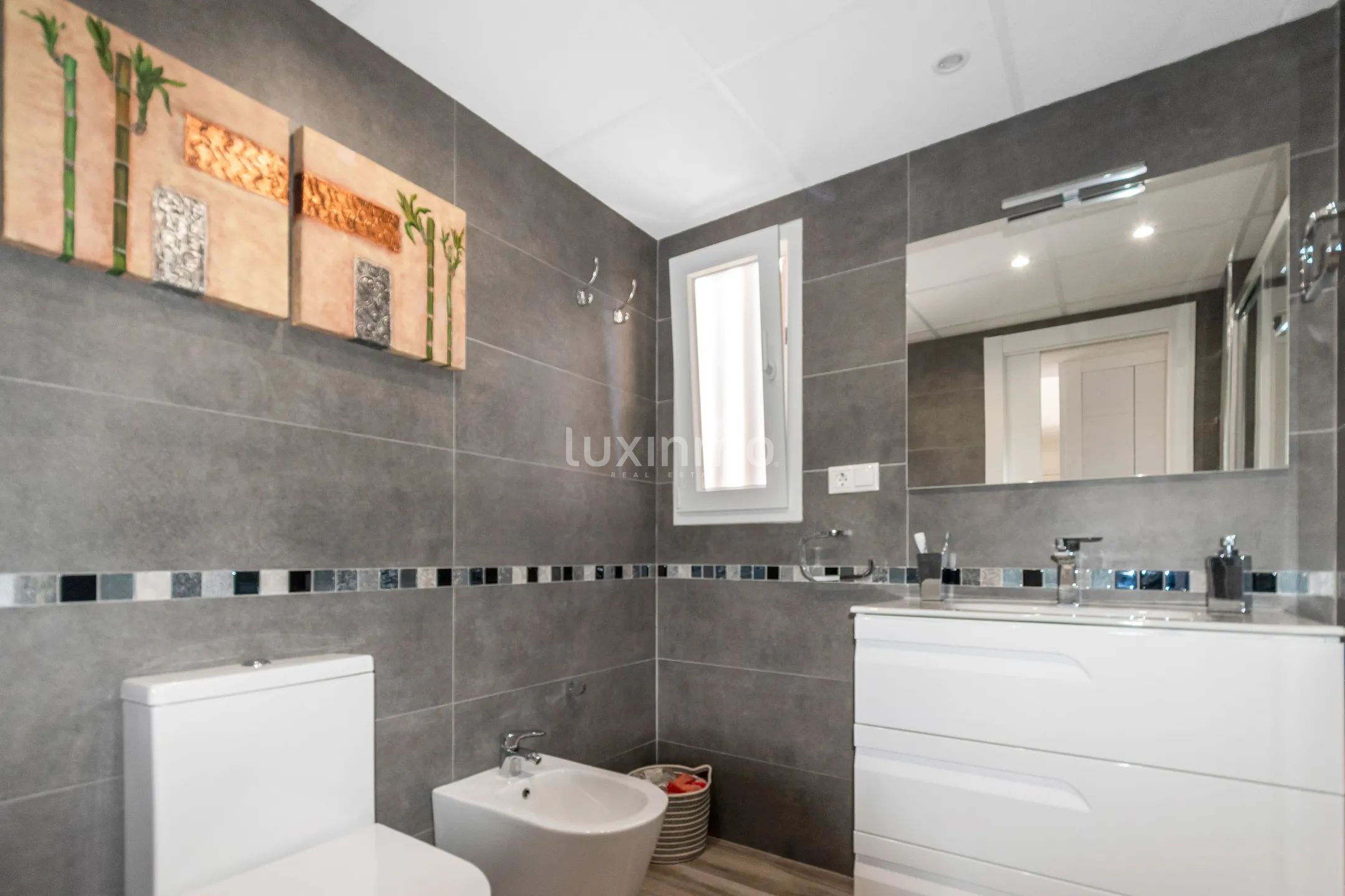 Prachtig gerenoveerd appartement met uitzicht op zee in Playa Poniente — photo 23