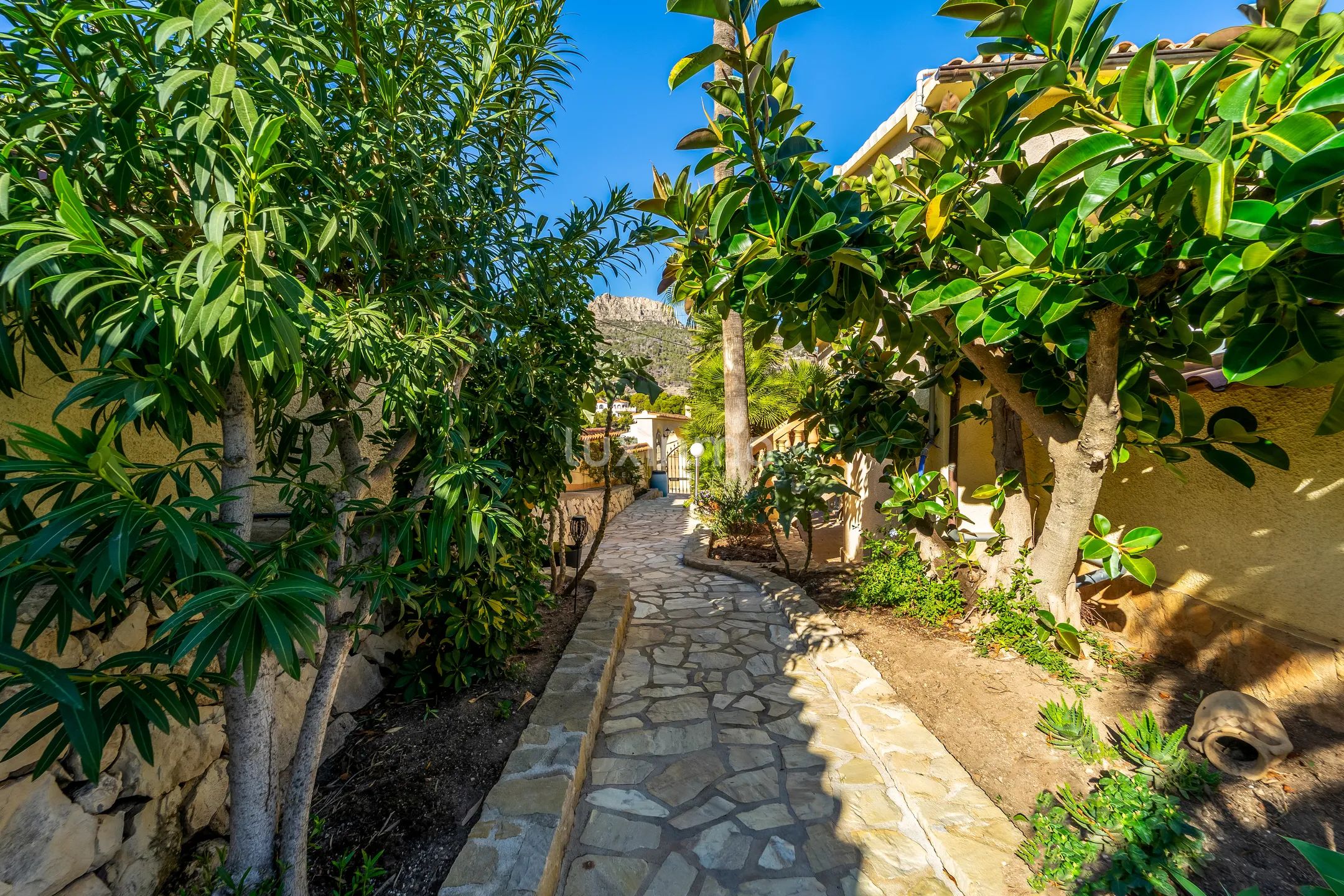 Impresionante villa mediterránea de 5 dormitorios con preciosas vistas al mar en Calpe — photo 44