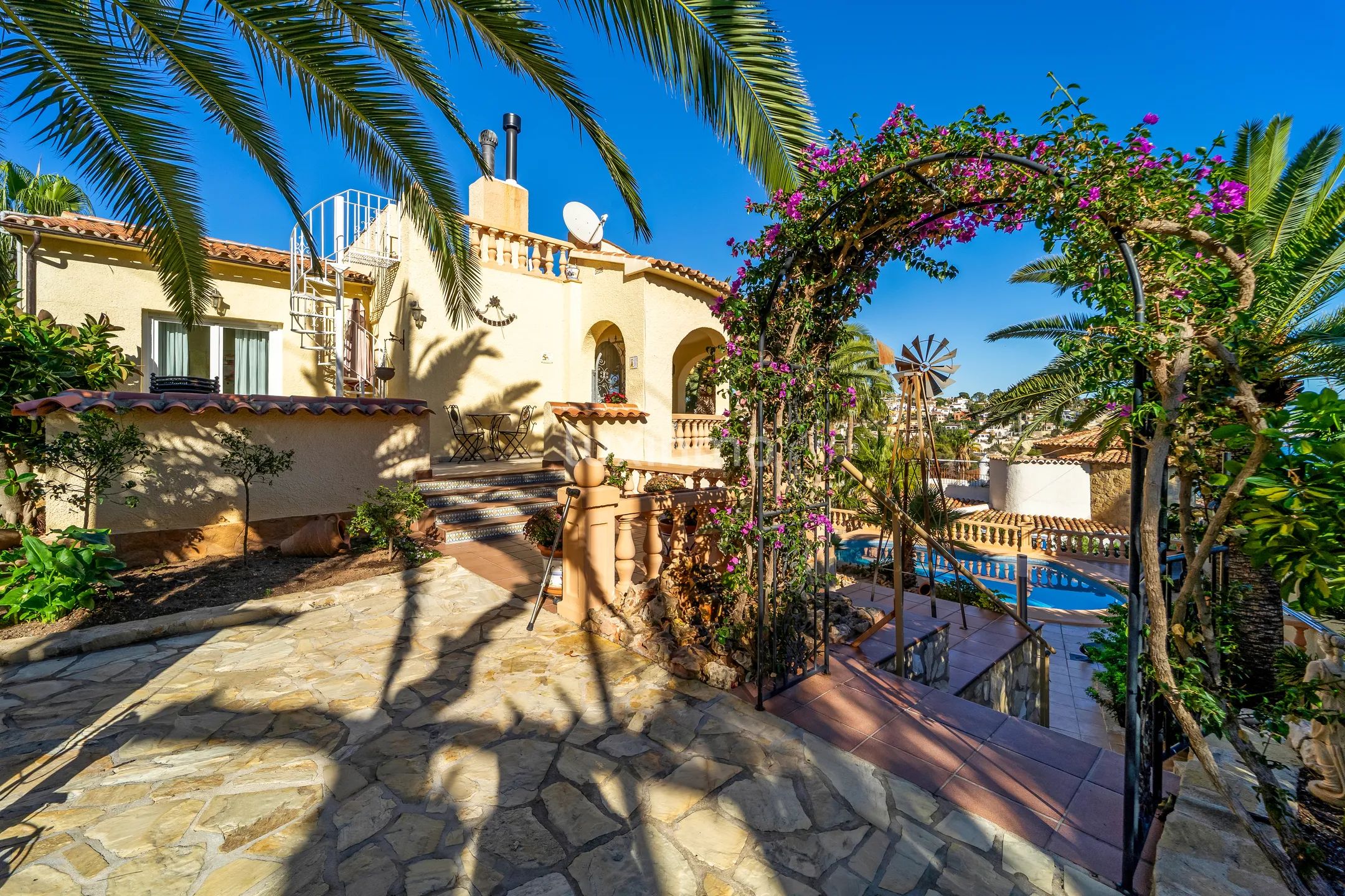 Impresionante villa mediterránea de 5 dormitorios con preciosas vistas al mar en Calpe — photo 35