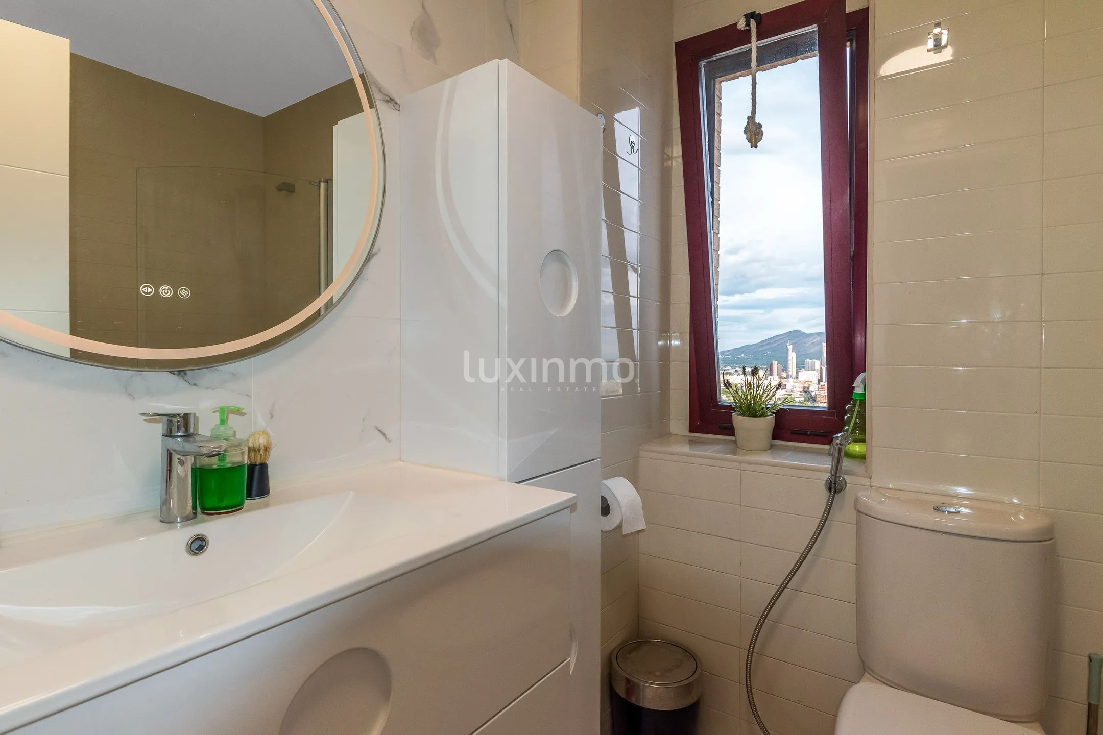 Renovated flat with sea views in Benidorm — photo 12