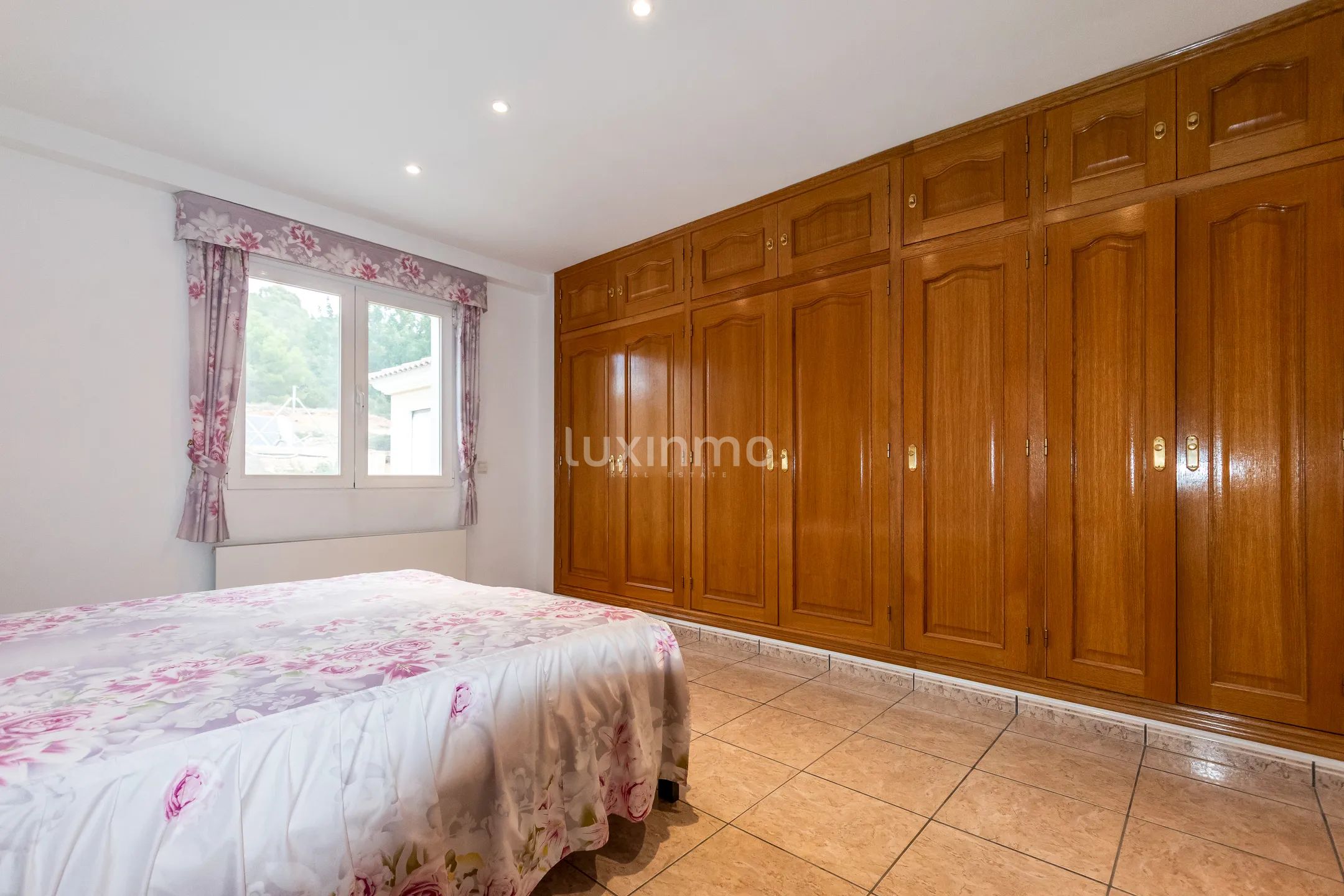 House with private pool and large plot for sale in Altea — photo 11