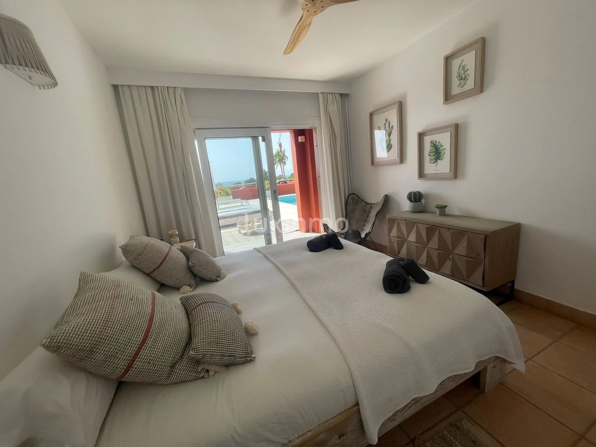 Charming mediterranean semi-detached house with sunset views in Cala Tarida — photo 13