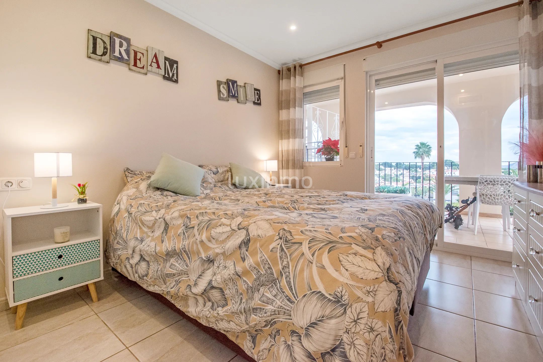 Moderne 6-Schlafzimmer-Villa mit privatem Pool und Meerblick in Alfáz Del Pí — photo 24