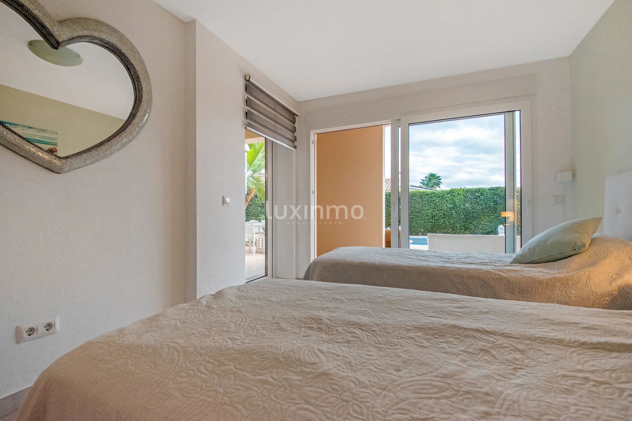 Moderne 6-Schlafzimmer-Villa mit privatem Pool und Meerblick in Alfáz Del Pí — photo 36