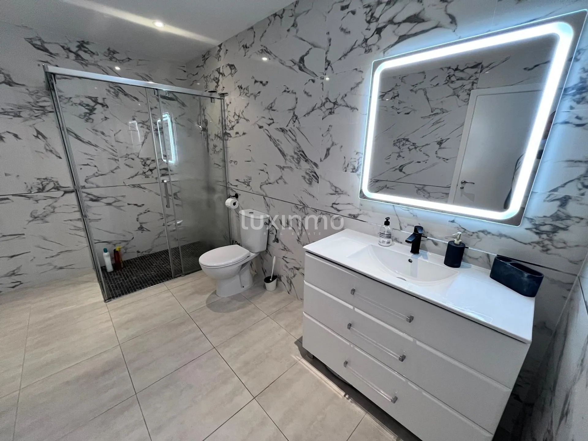 Moderne 6-Schlafzimmer-Villa mit privatem Pool und Meerblick in Alfáz Del Pí — photo 39