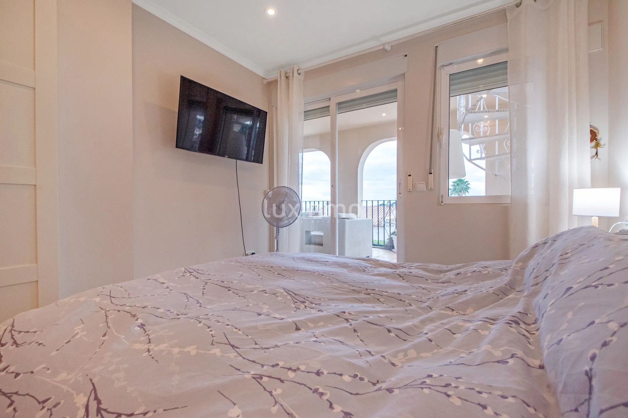 Moderne 6-Schlafzimmer-Villa mit privatem Pool und Meerblick in Alfáz Del Pí — photo 28