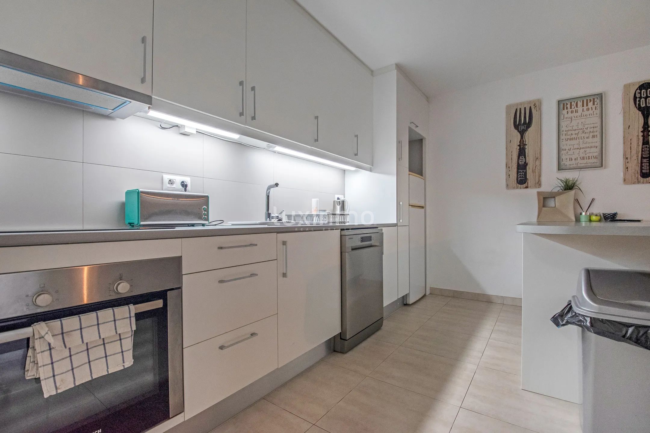 Moderne 6-Schlafzimmer-Villa mit privatem Pool und Meerblick in Alfáz Del Pí — photo 31