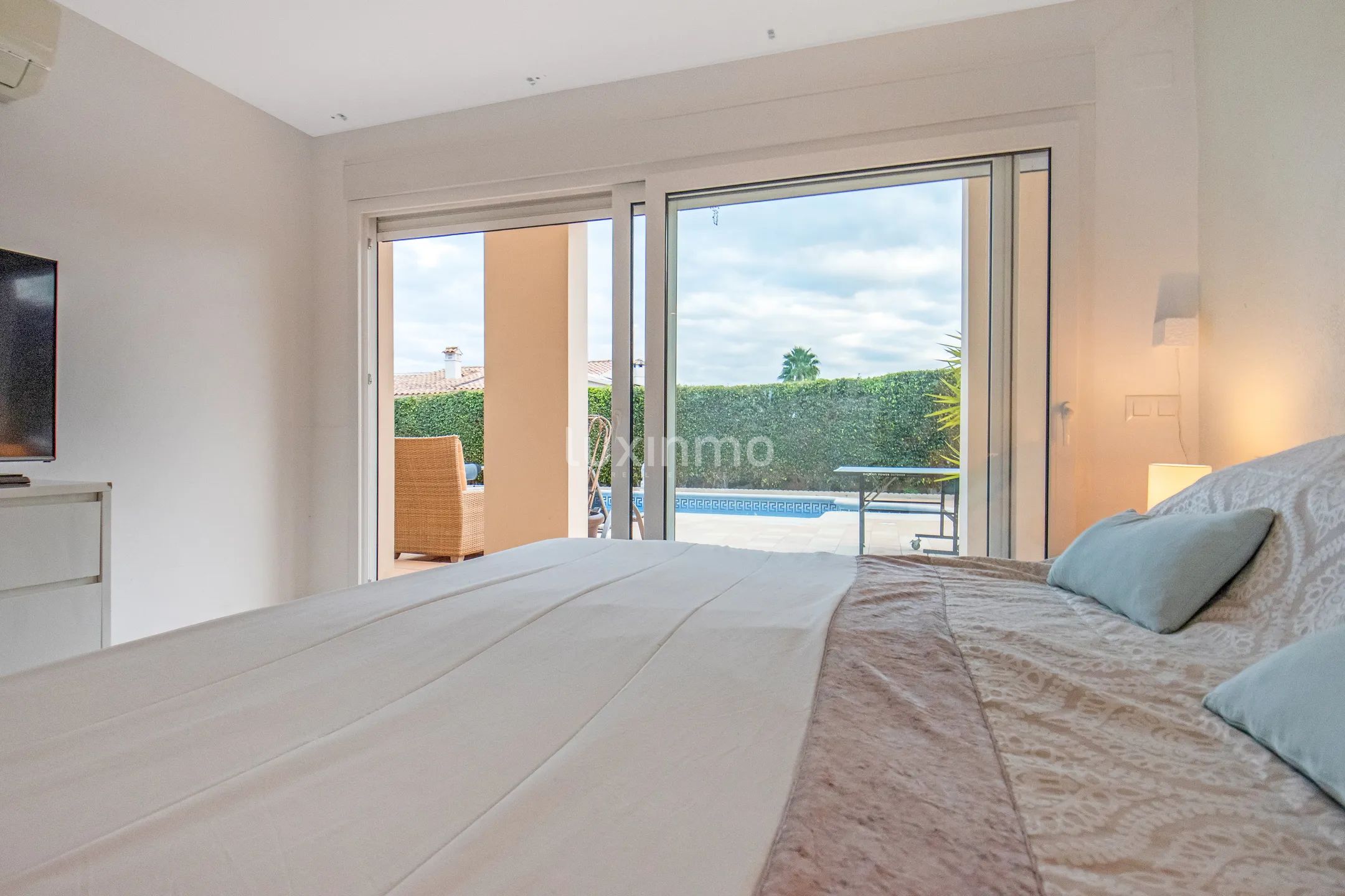 Moderne 6-Schlafzimmer-Villa mit privatem Pool und Meerblick in Alfáz Del Pí — photo 33