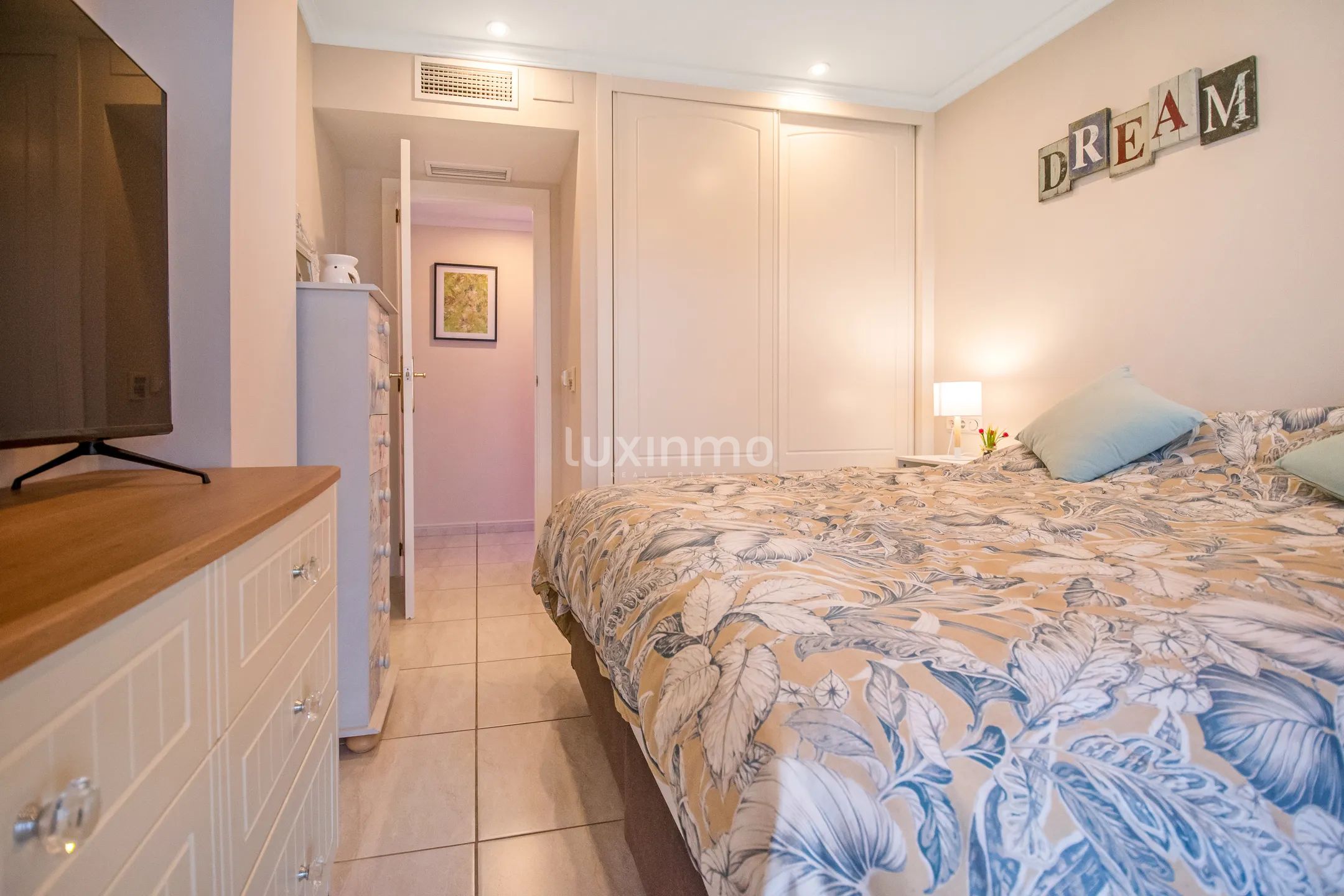 Moderne 6-Schlafzimmer-Villa mit privatem Pool und Meerblick in Alfáz Del Pí — photo 25