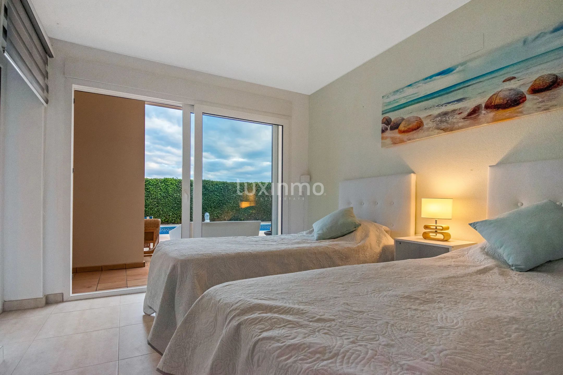 Moderne 6-Schlafzimmer-Villa mit privatem Pool und Meerblick in Alfáz Del Pí — photo 35