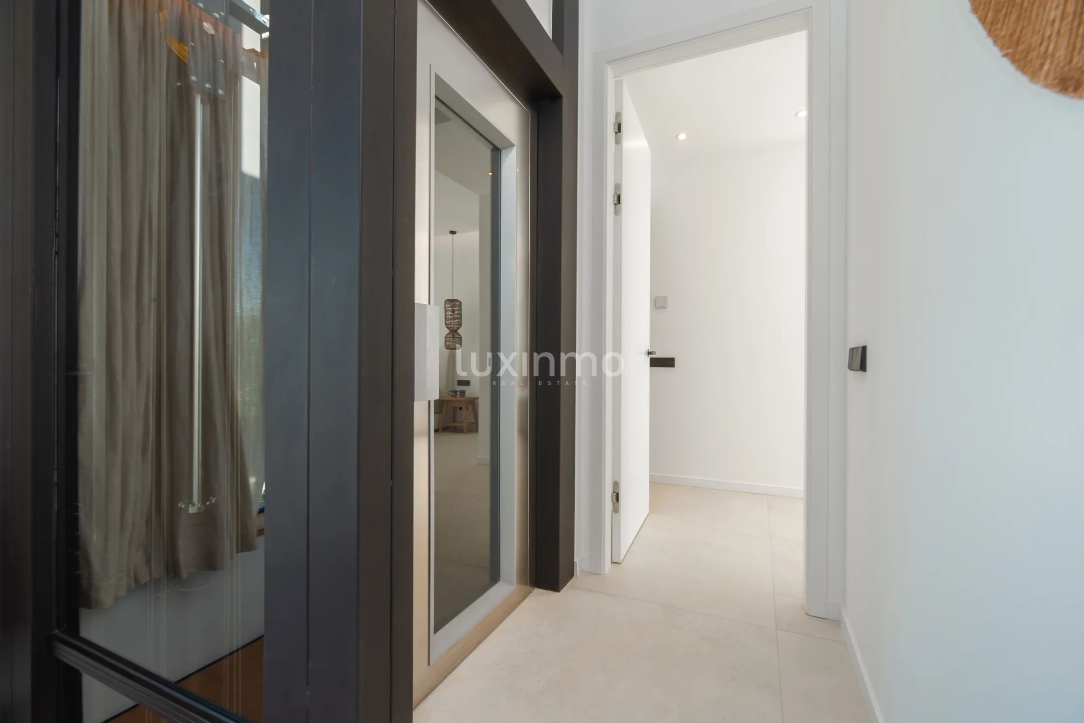 Chalet moderno a estrenar de 6 dormitorios en Sa Carroca — photo 52