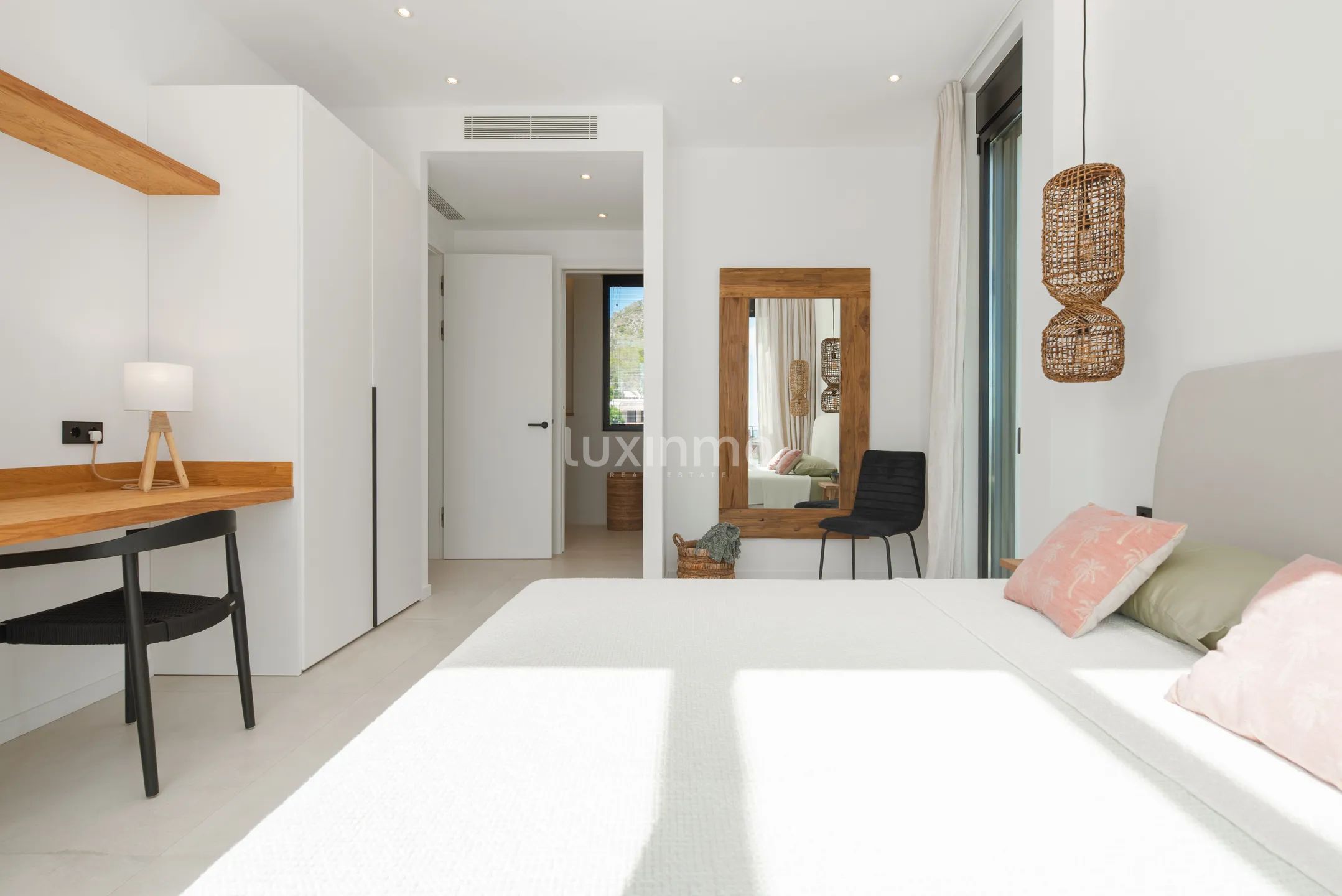 Chalet moderno a estrenar de 6 dormitorios en Sa Carroca — photo 45