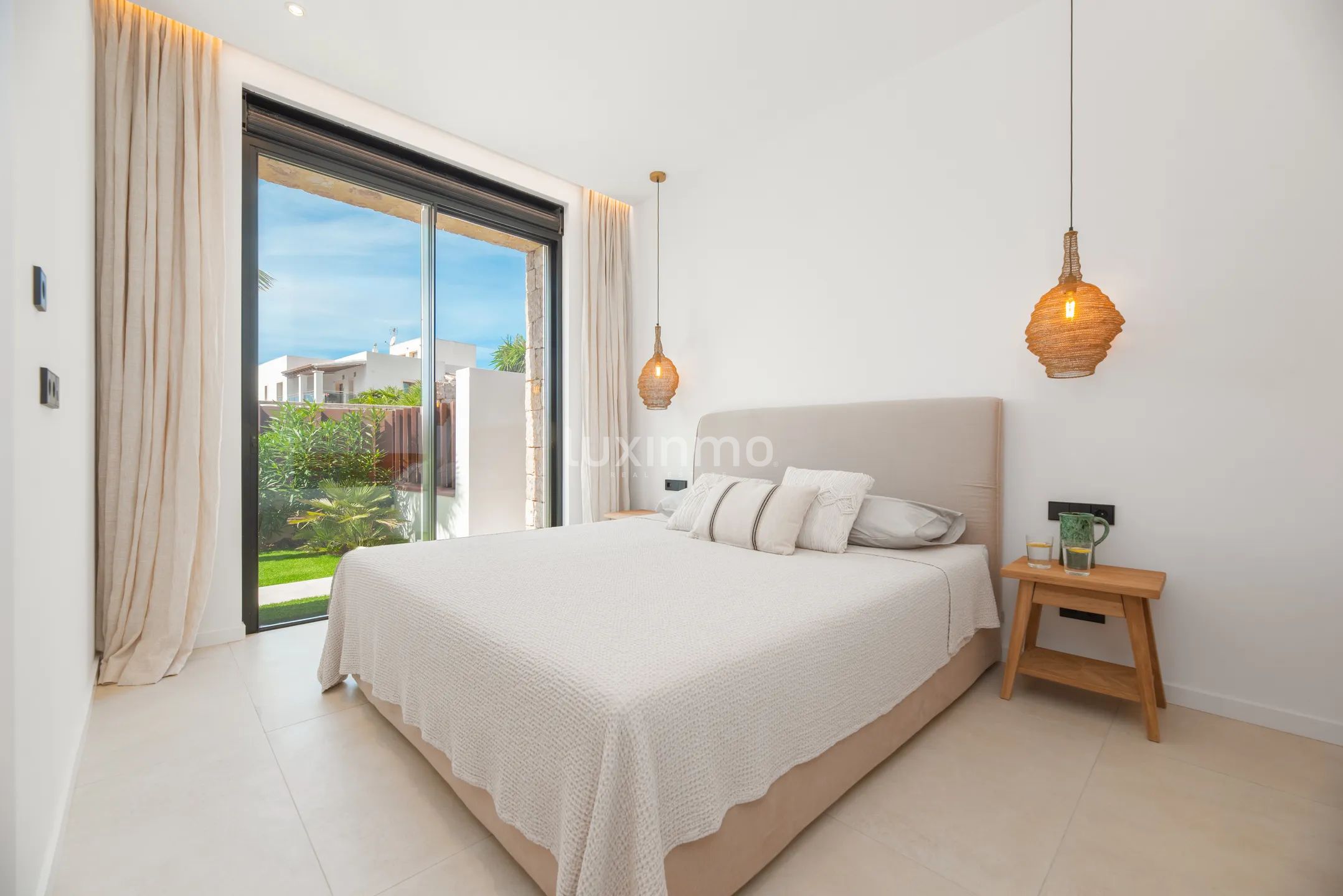 Chalet moderno a estrenar de 6 dormitorios en Sa Carroca — photo 35