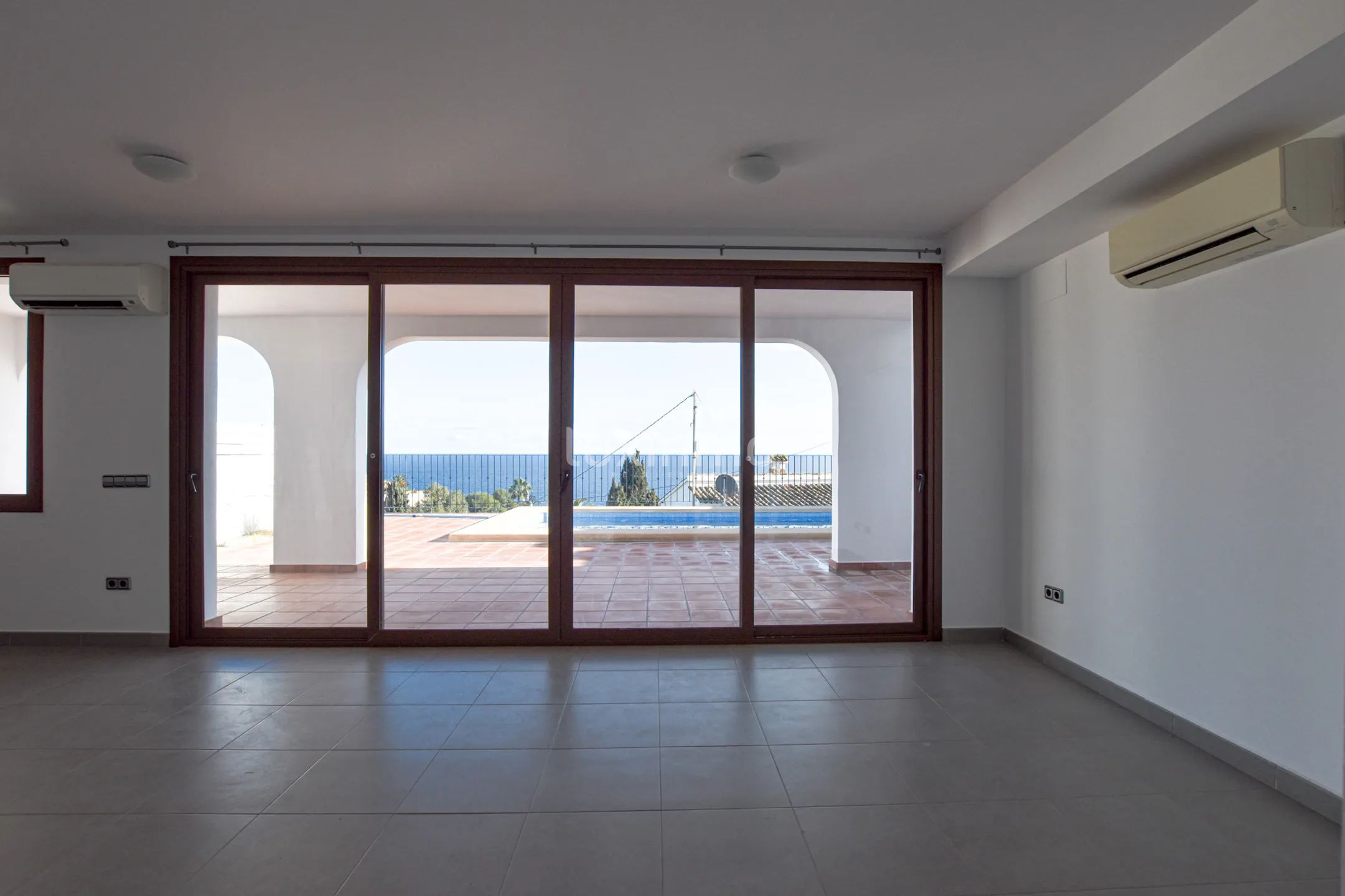 Charmigt parhus med havsutsikt att hyra i La Fustera Benissa — photo 25