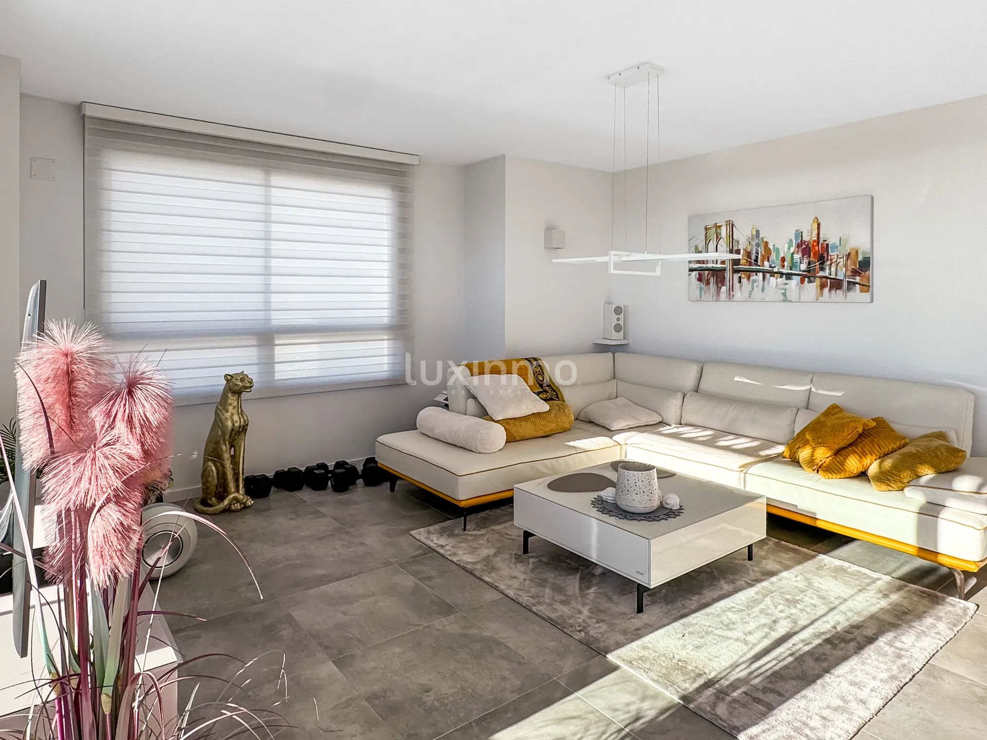 Luxurious appartment with sea & mountain views — photo 11