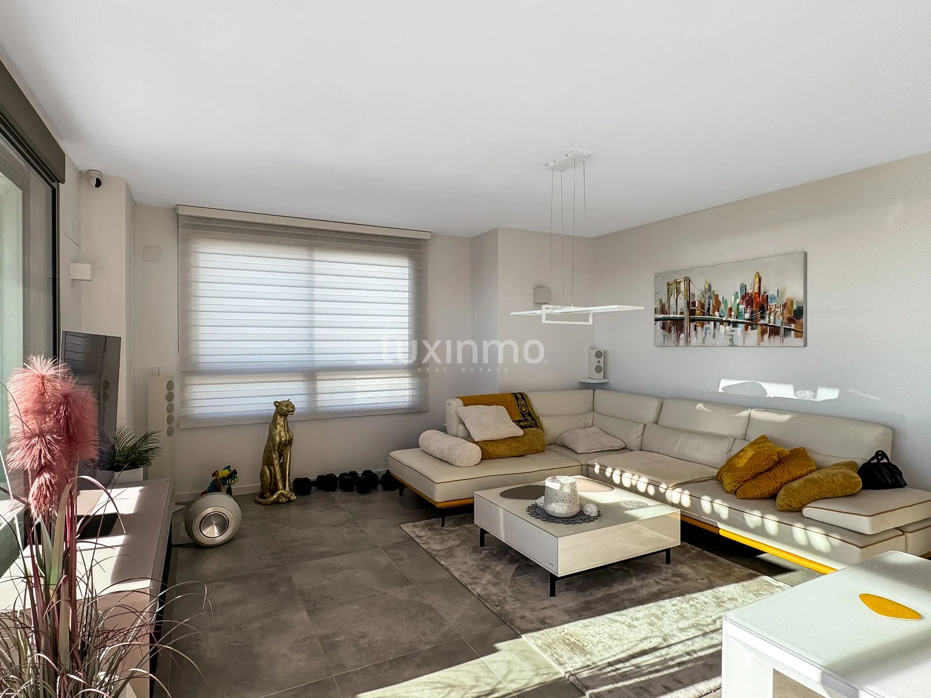 Luxurious appartment with sea & mountain views — photo 12