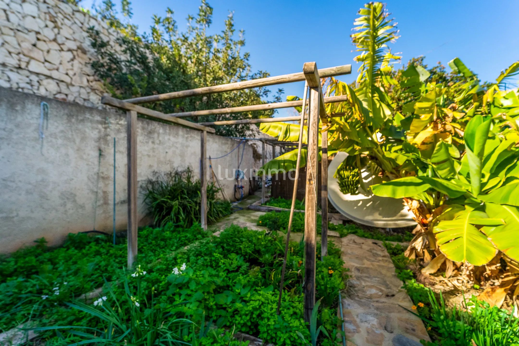 Exclusive luxury villa with panoramic sea views — photo 40