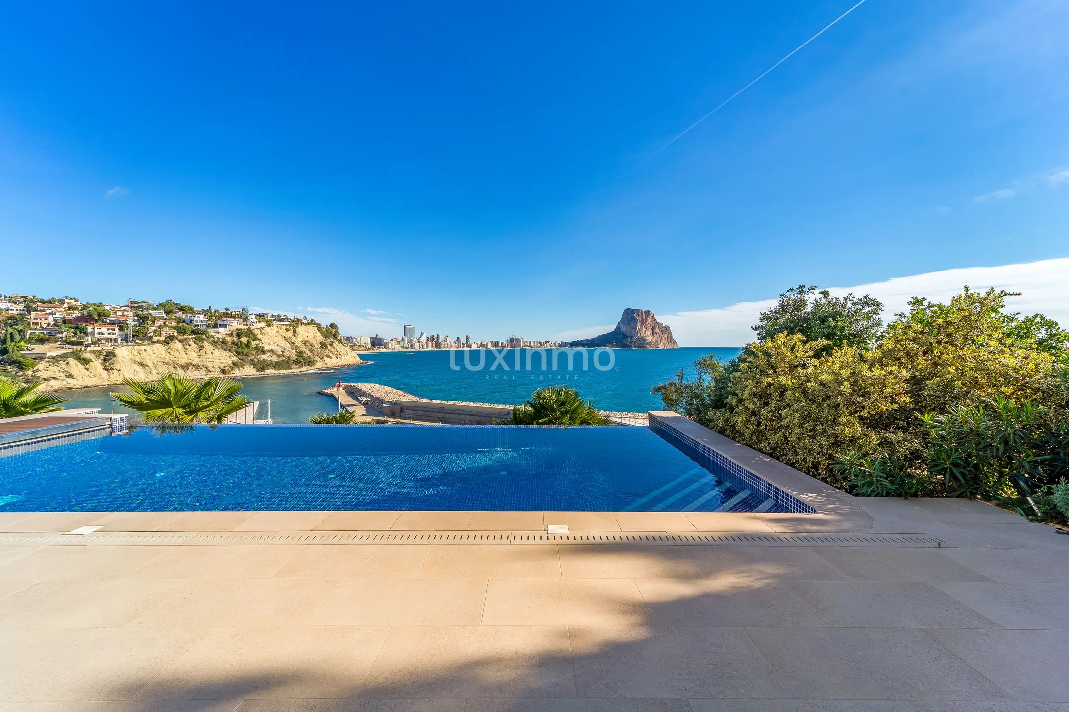 Exclusive luxury villa with panoramic sea views — photo 32