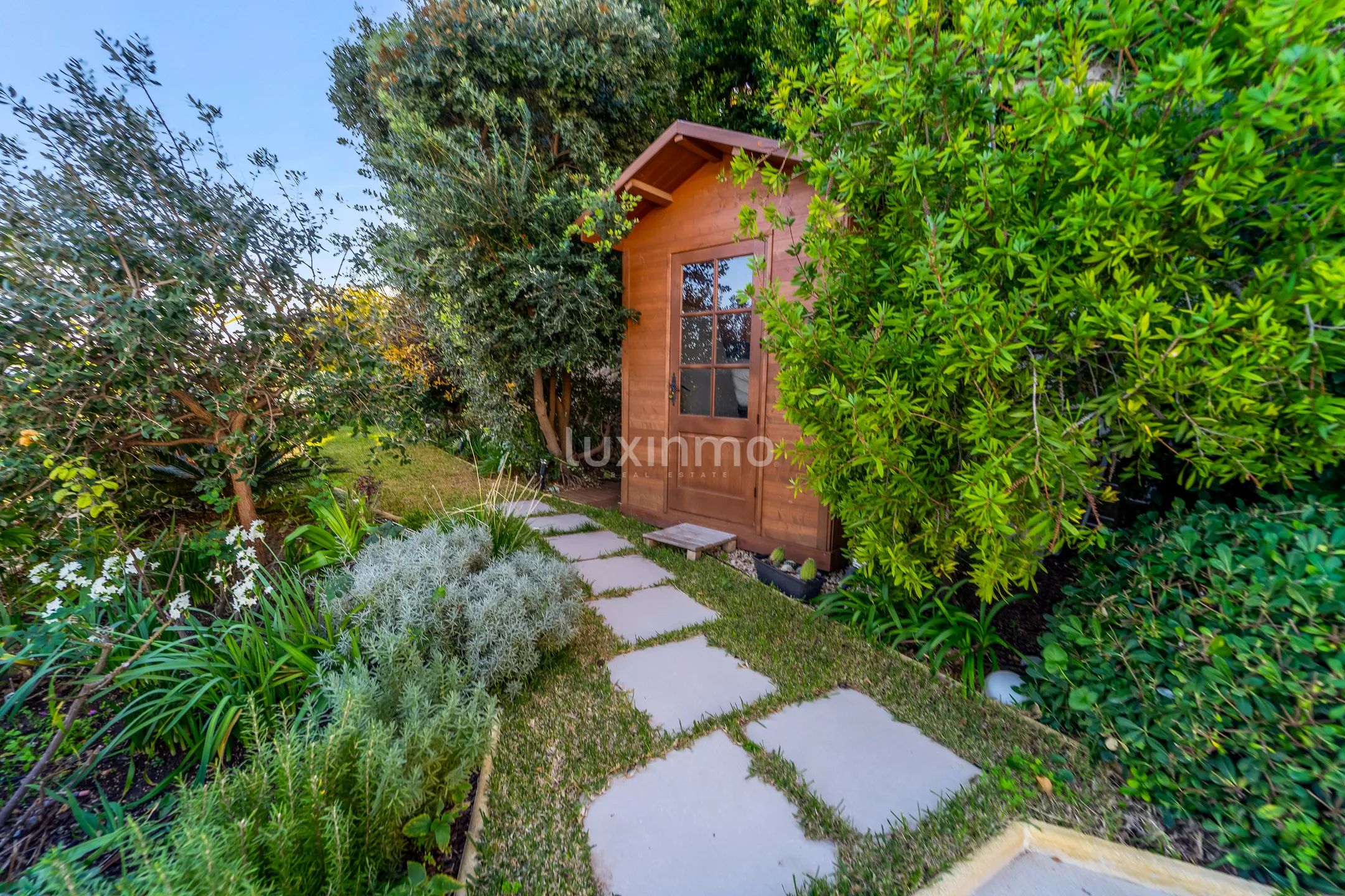 Exclusive luxury villa with panoramic sea views — photo 34