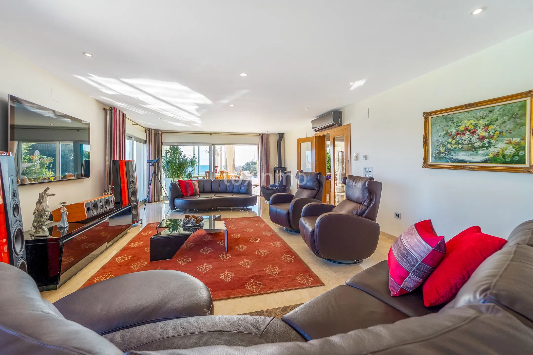 Exclusive luxury villa with panoramic sea views — photo 9