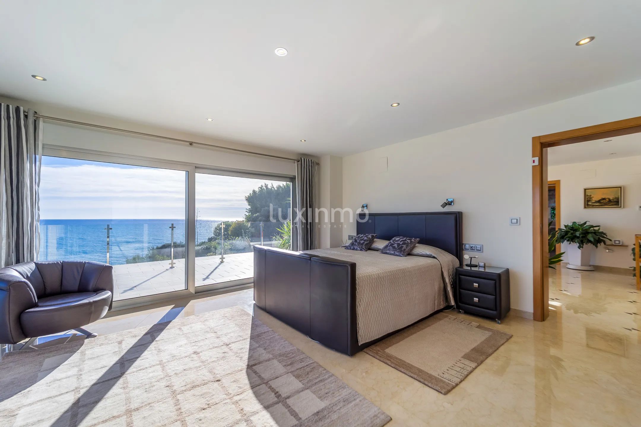 Exclusive luxury villa with panoramic sea views — photo 18